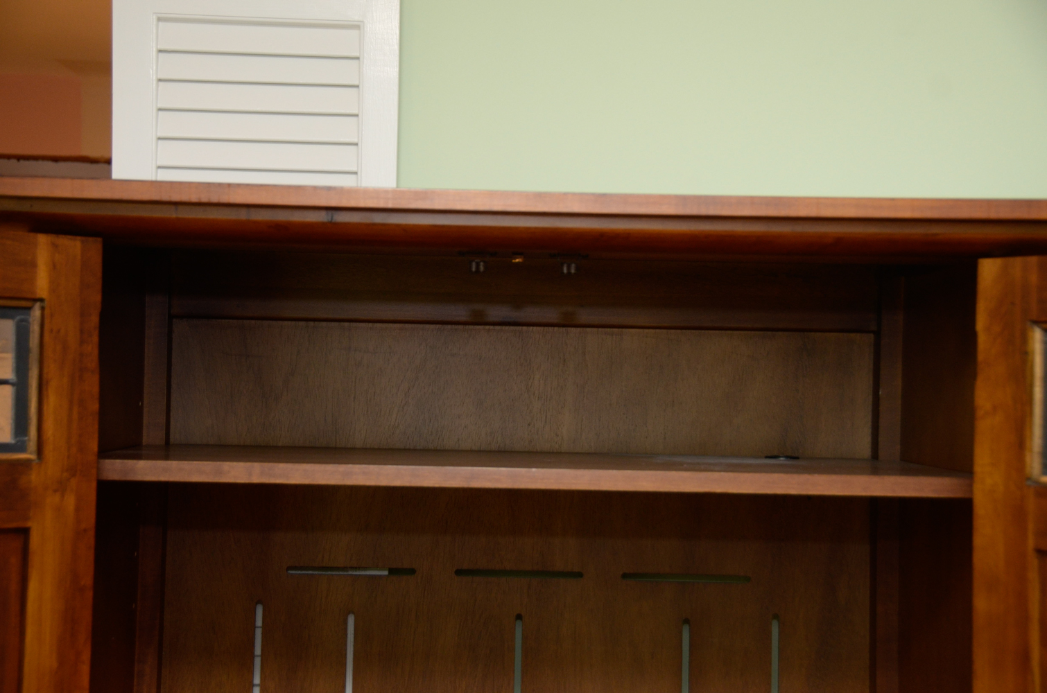 Arts and Crafts Style Media Center