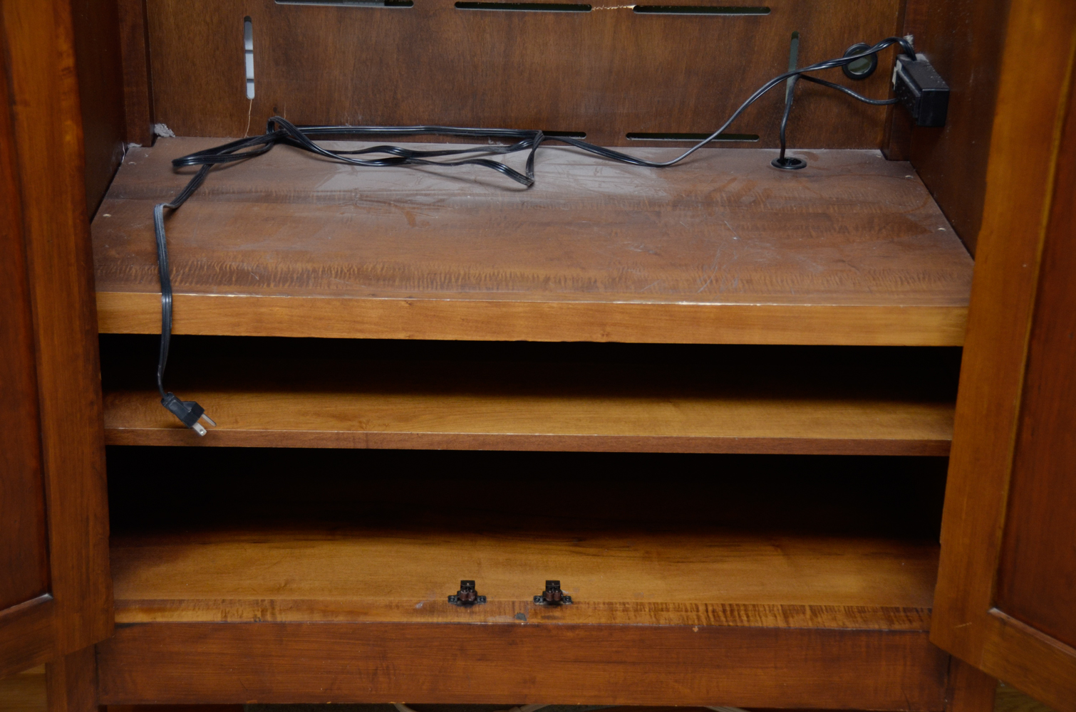 Arts and Crafts Style Media Center