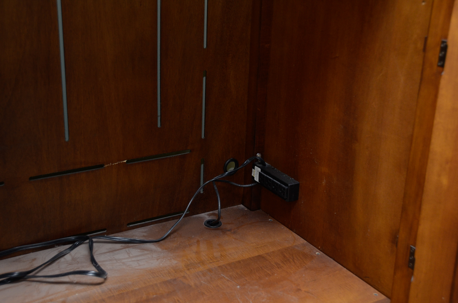 Arts and Crafts Style Media Center