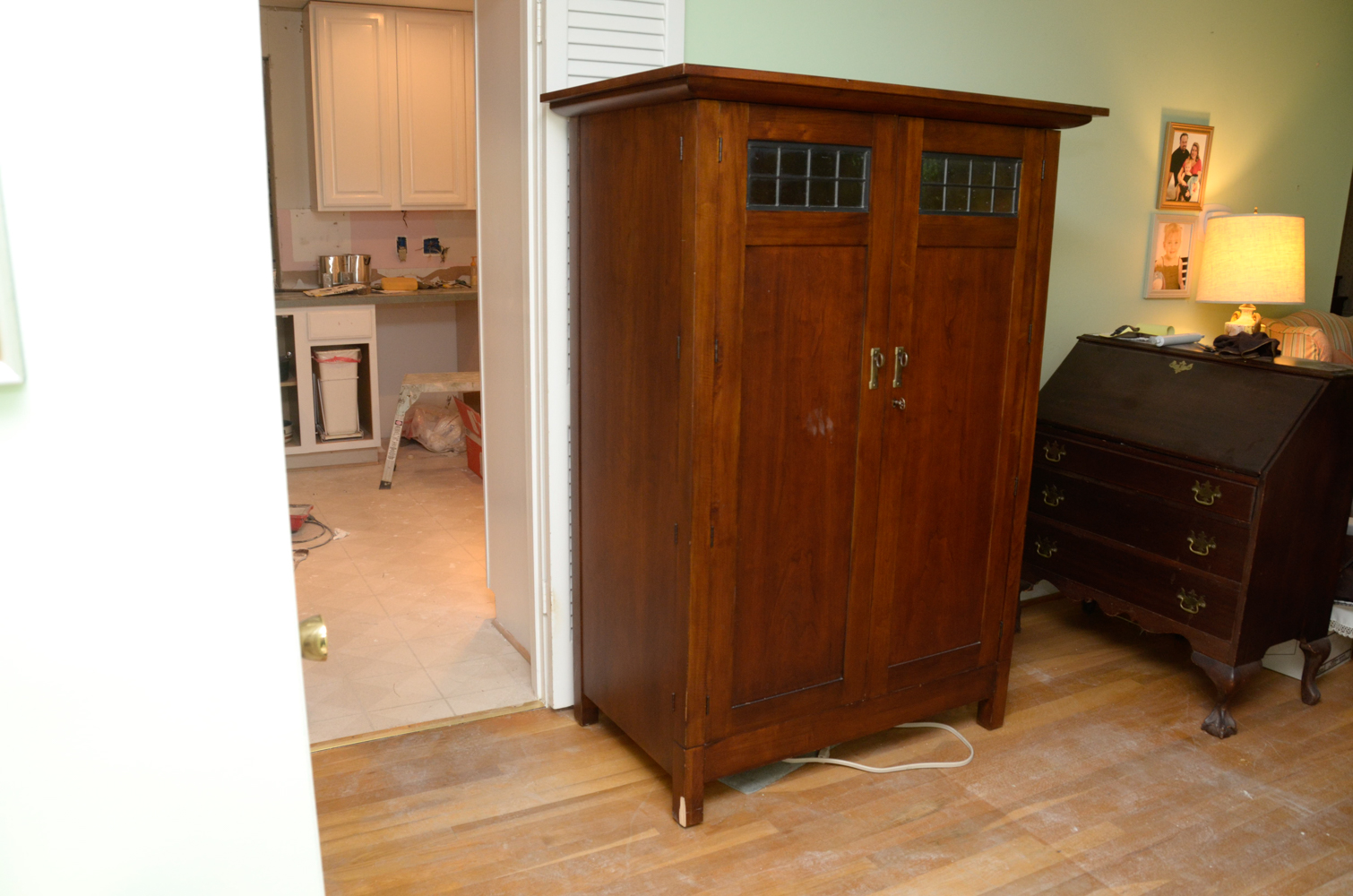 Arts and Crafts Style Media Center