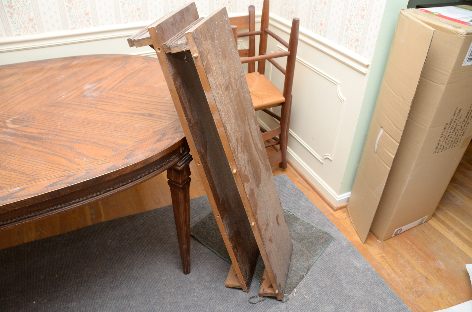 Hepplewhite Style Oak Dining Table