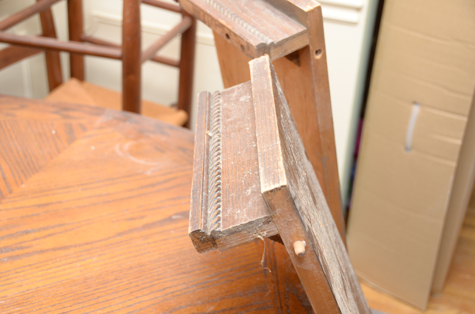 Hepplewhite Style Oak Dining Table