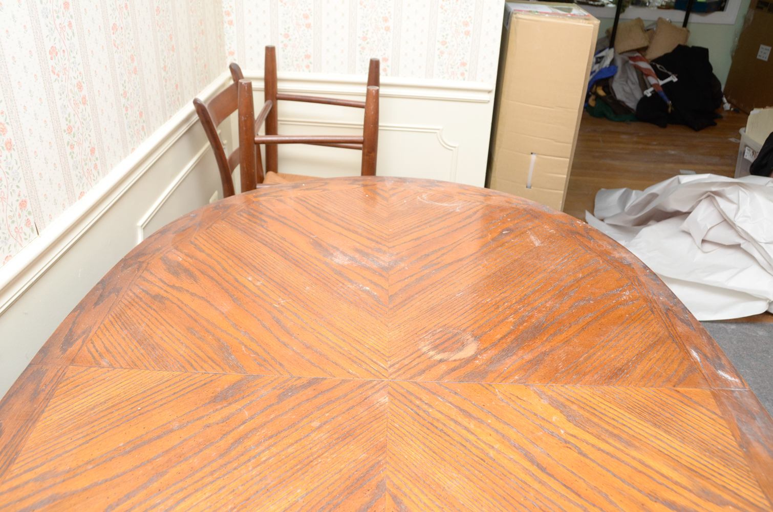 Hepplewhite Style Oak Dining Table