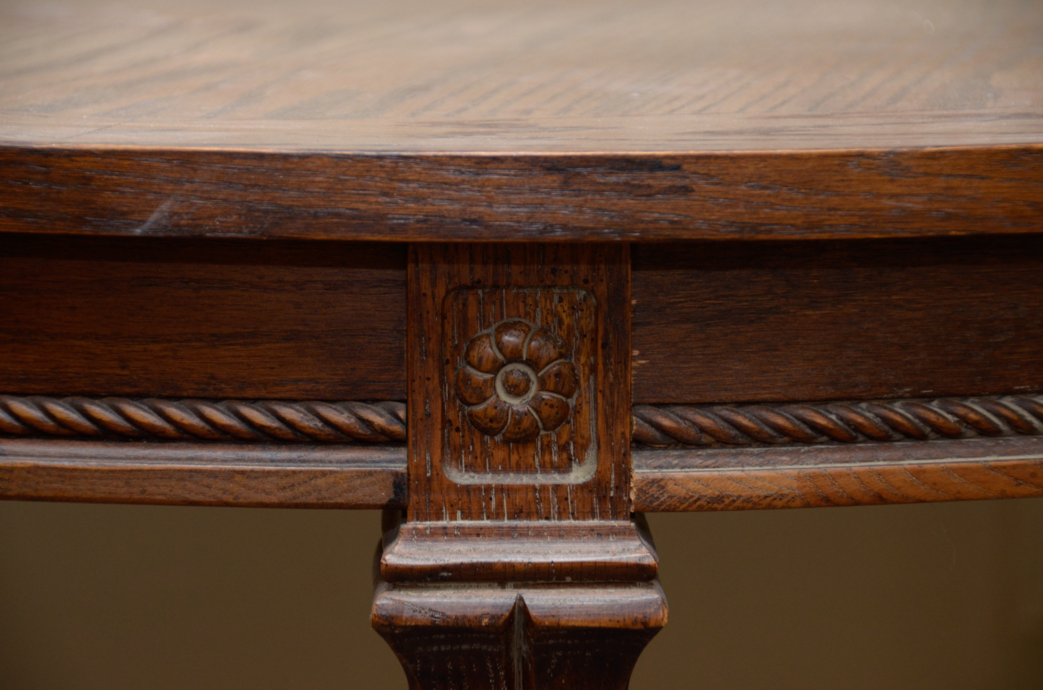 Hepplewhite Style Oak Dining Table