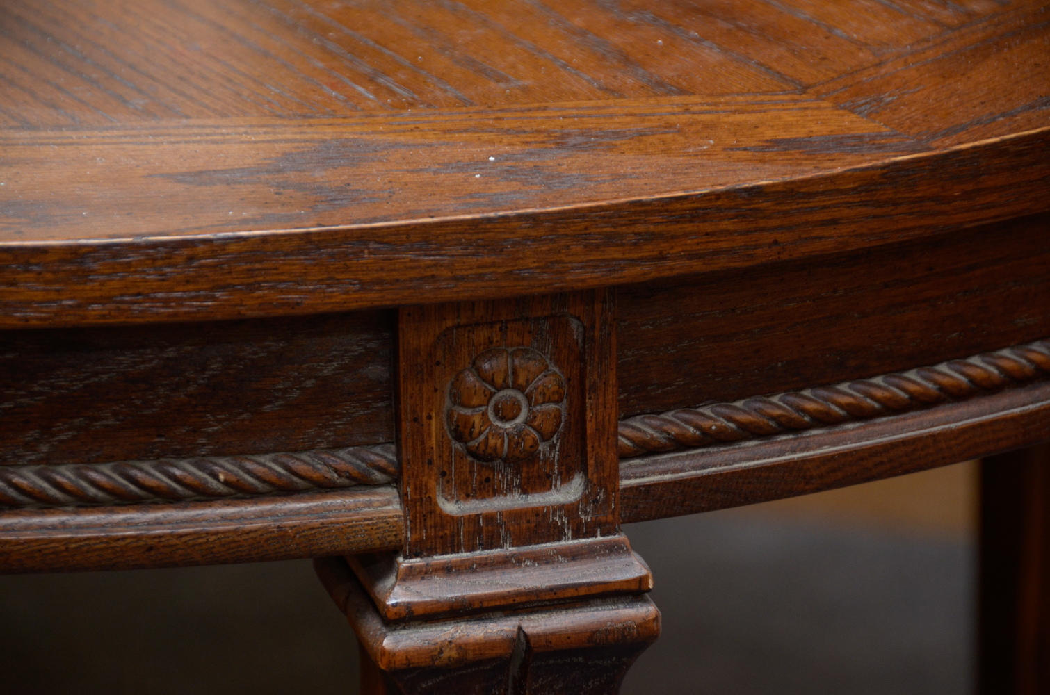 Hepplewhite Style Oak Dining Table