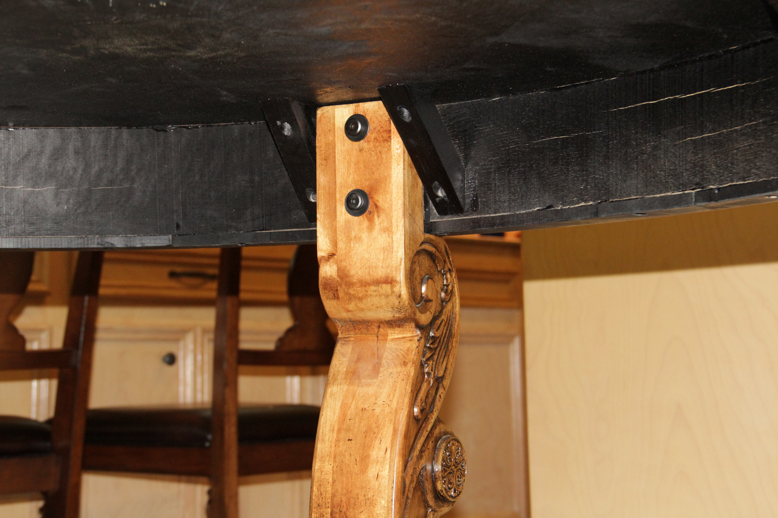 Contemporary Round Dining Table With Lazy Susan