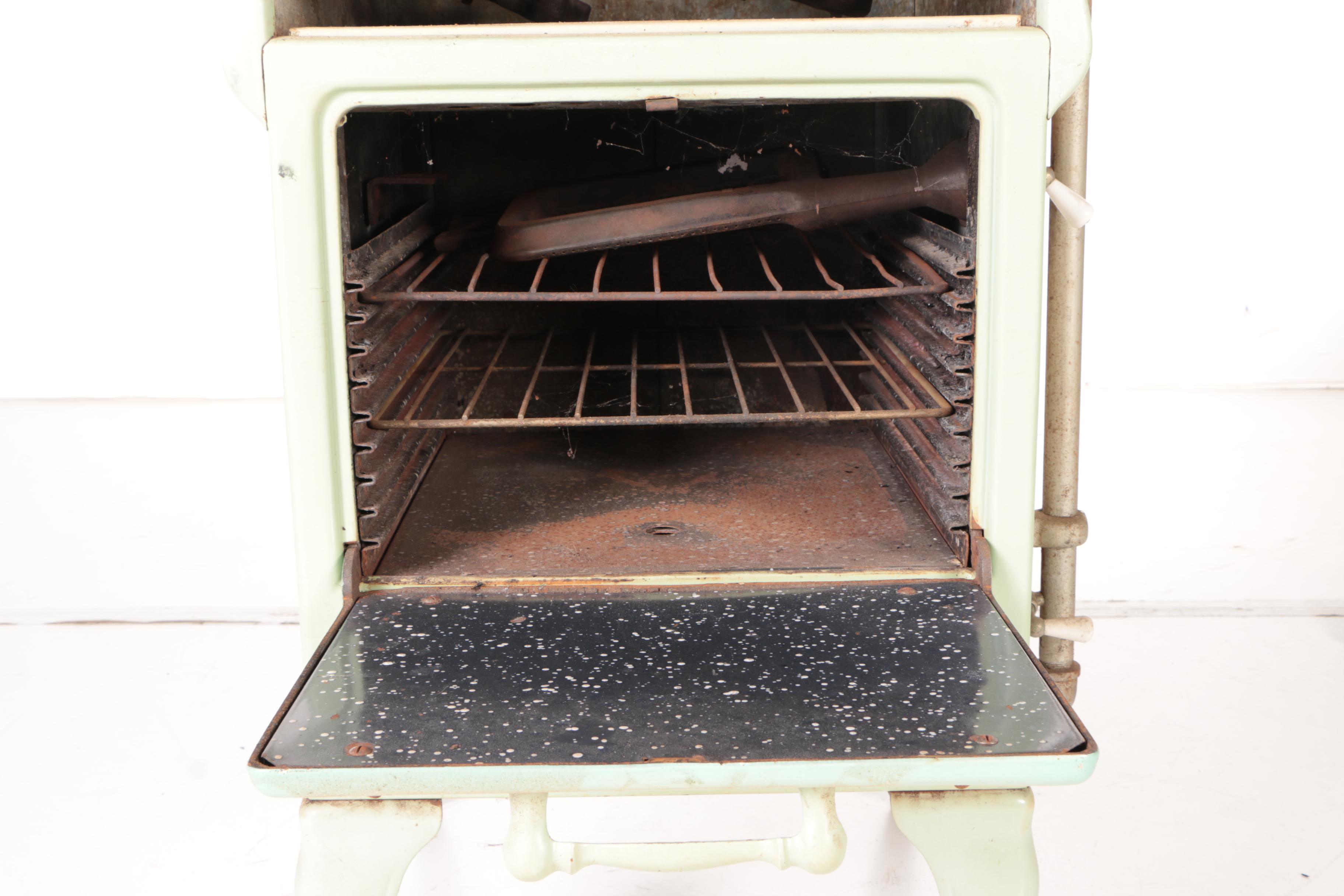 Umco Green Metal Gas Stove