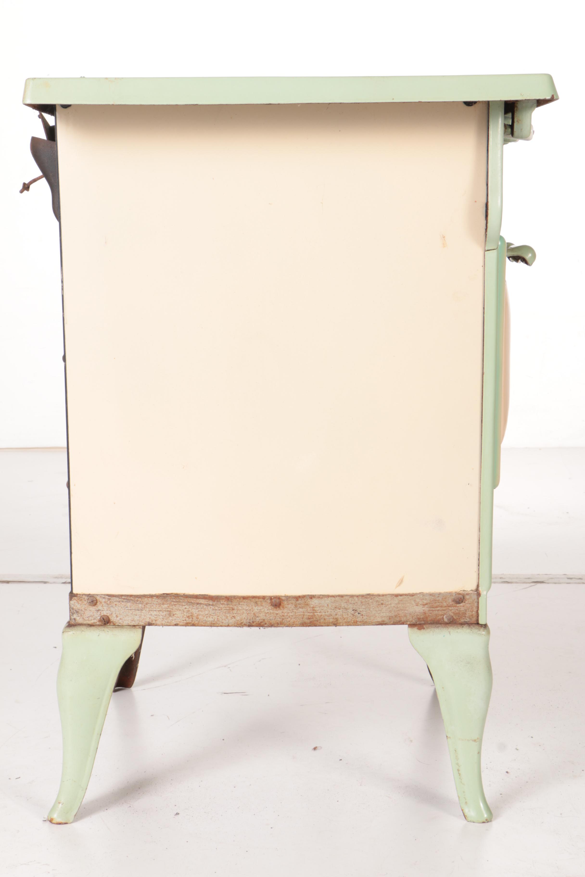 Umco Green Metal Gas Stove