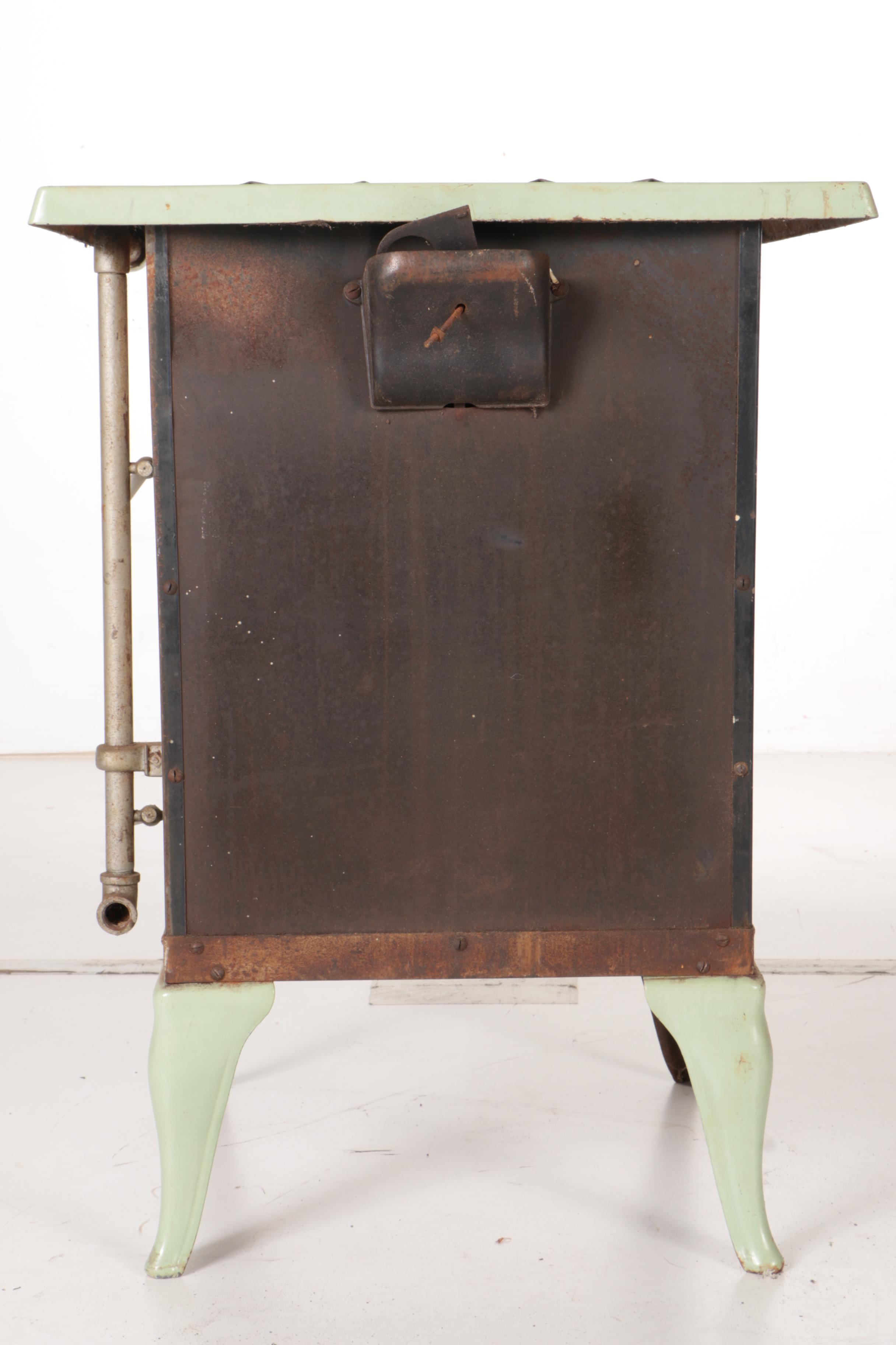 Umco Green Metal Gas Stove