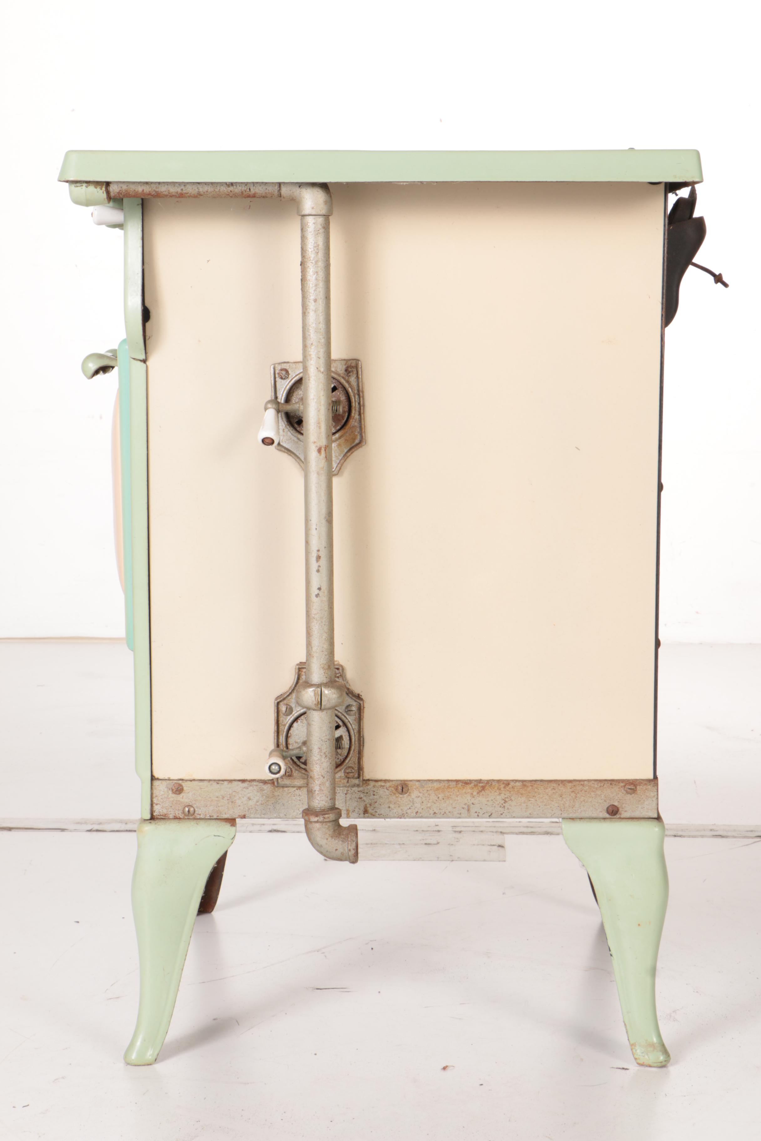 Umco Green Metal Gas Stove