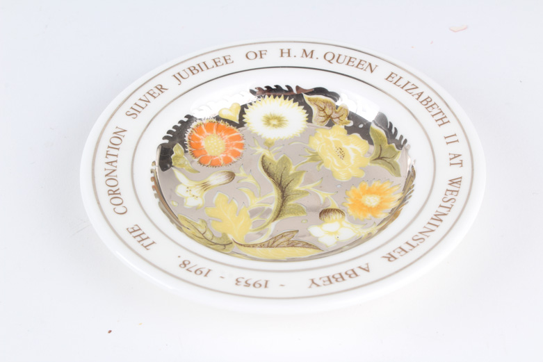 Susie Cooper Commemorative Wedgwood Silver Jubilee Home Decor