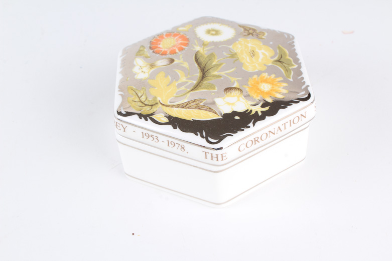 Susie Cooper Commemorative Wedgwood Silver Jubilee Home Decor