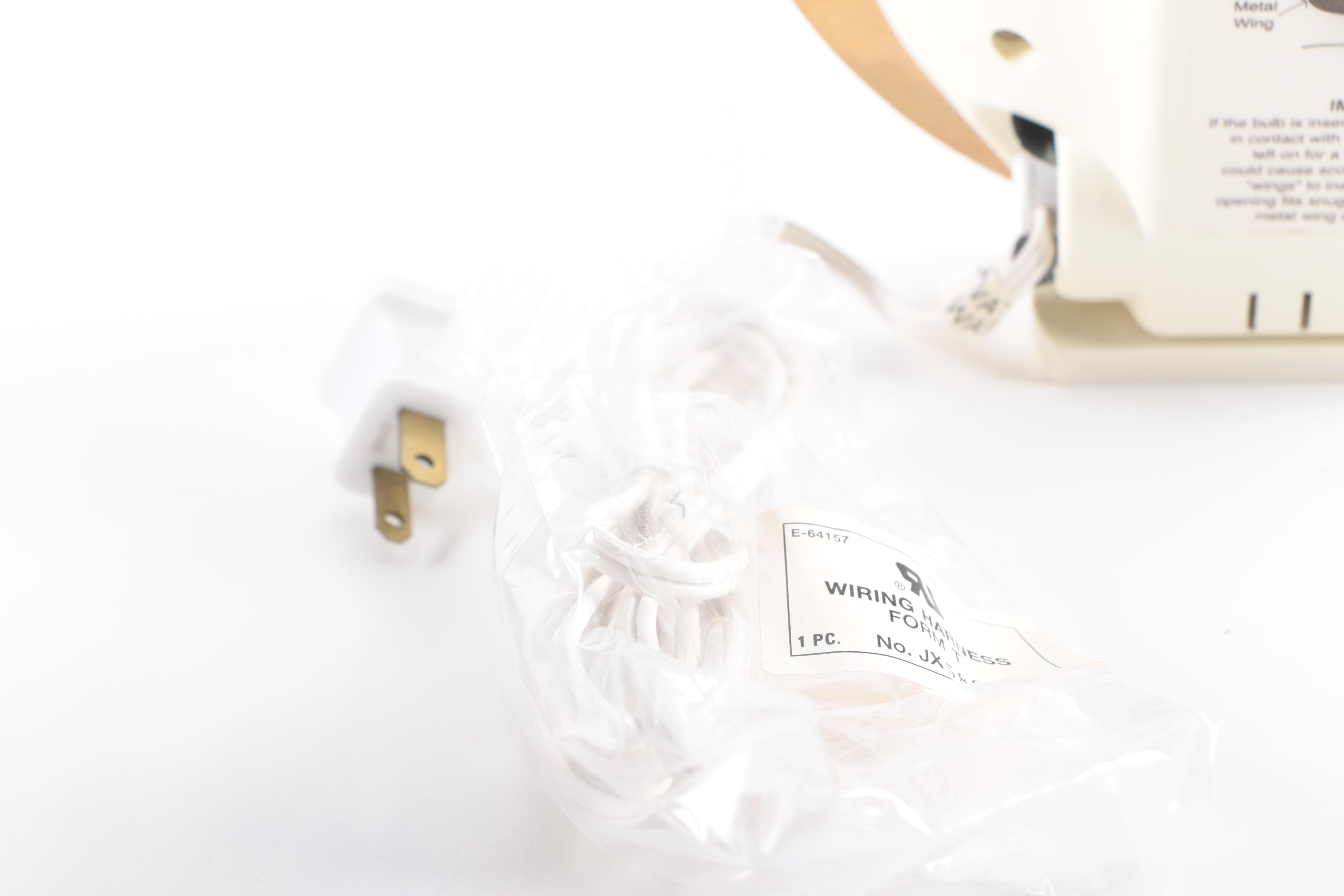 Bradford Exchange "A Visit From St. Nick" Annual Light-Up Christmas Plate