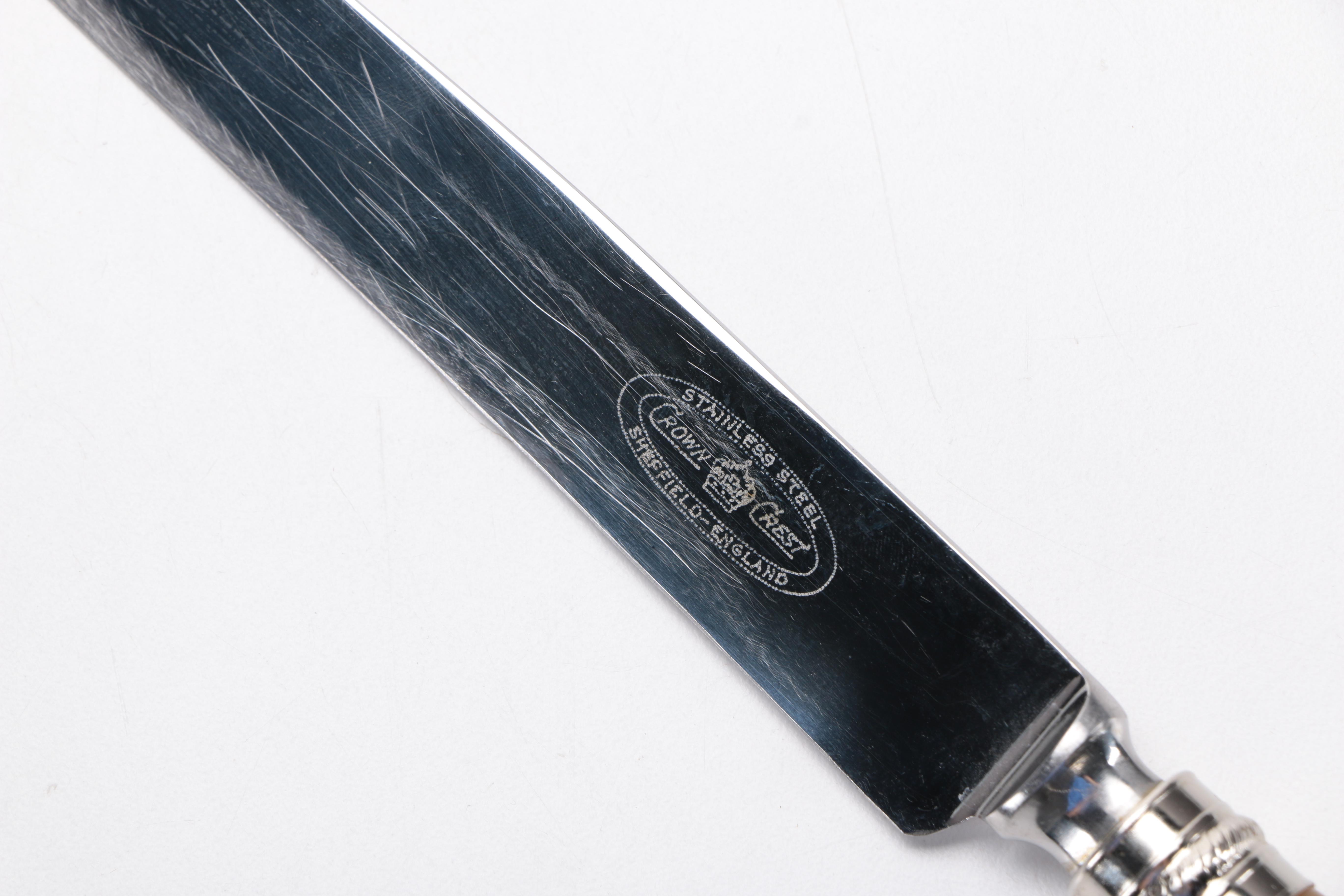 Crown Crest Carving Set