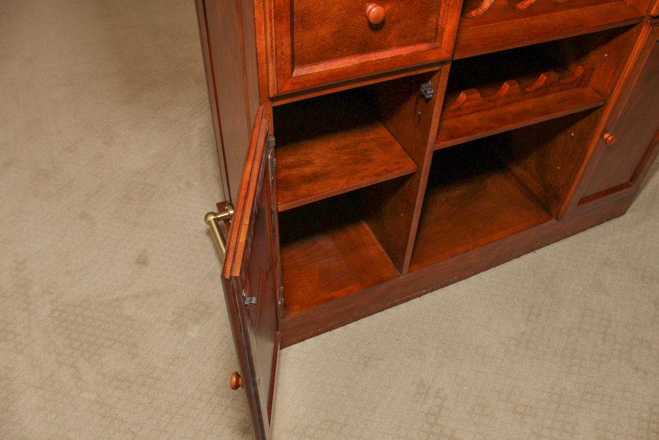 Free-Standing Bar With Four Stools