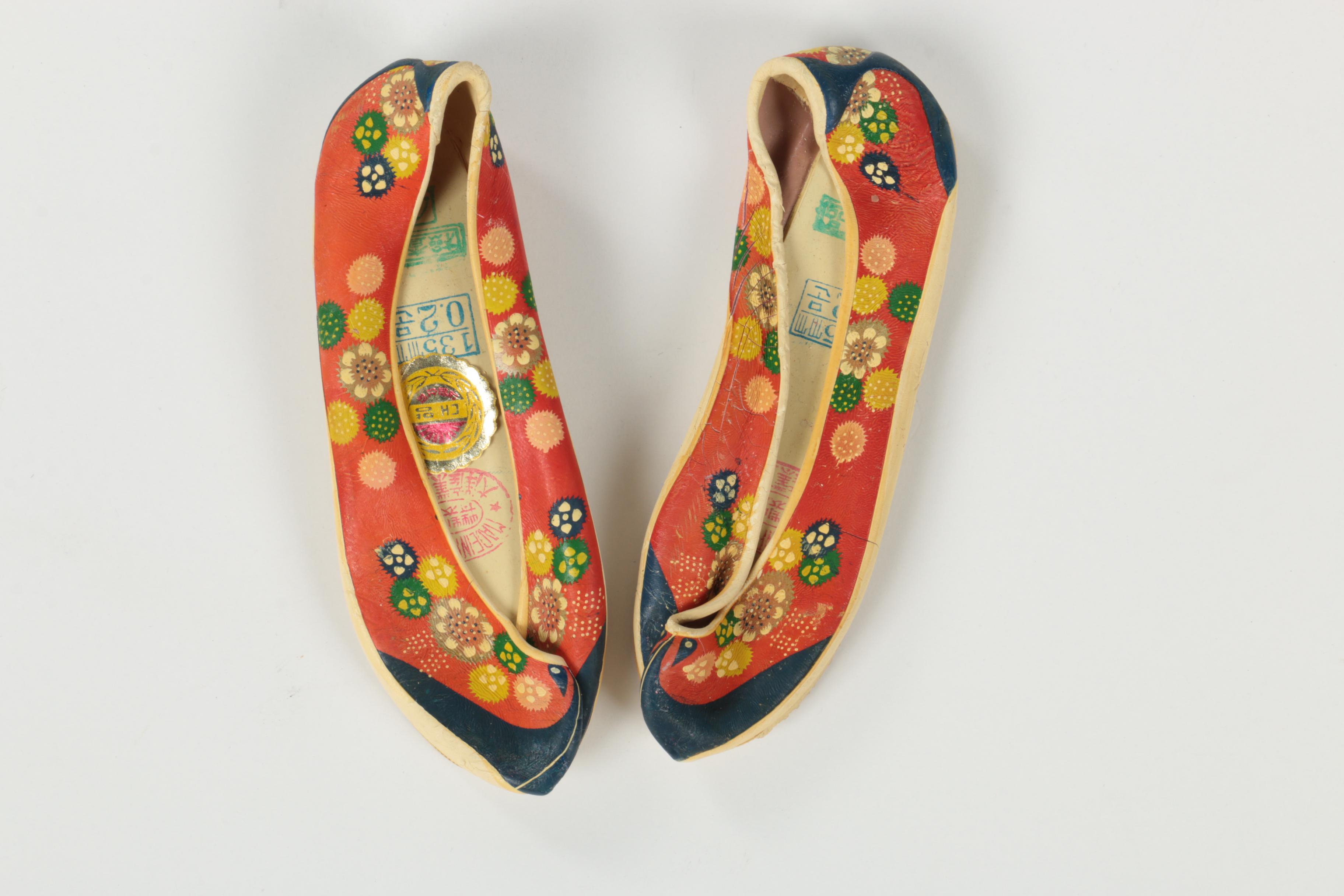 Children's Korean Clothing, Hand-Embroidered Pillowcases, and Accessories