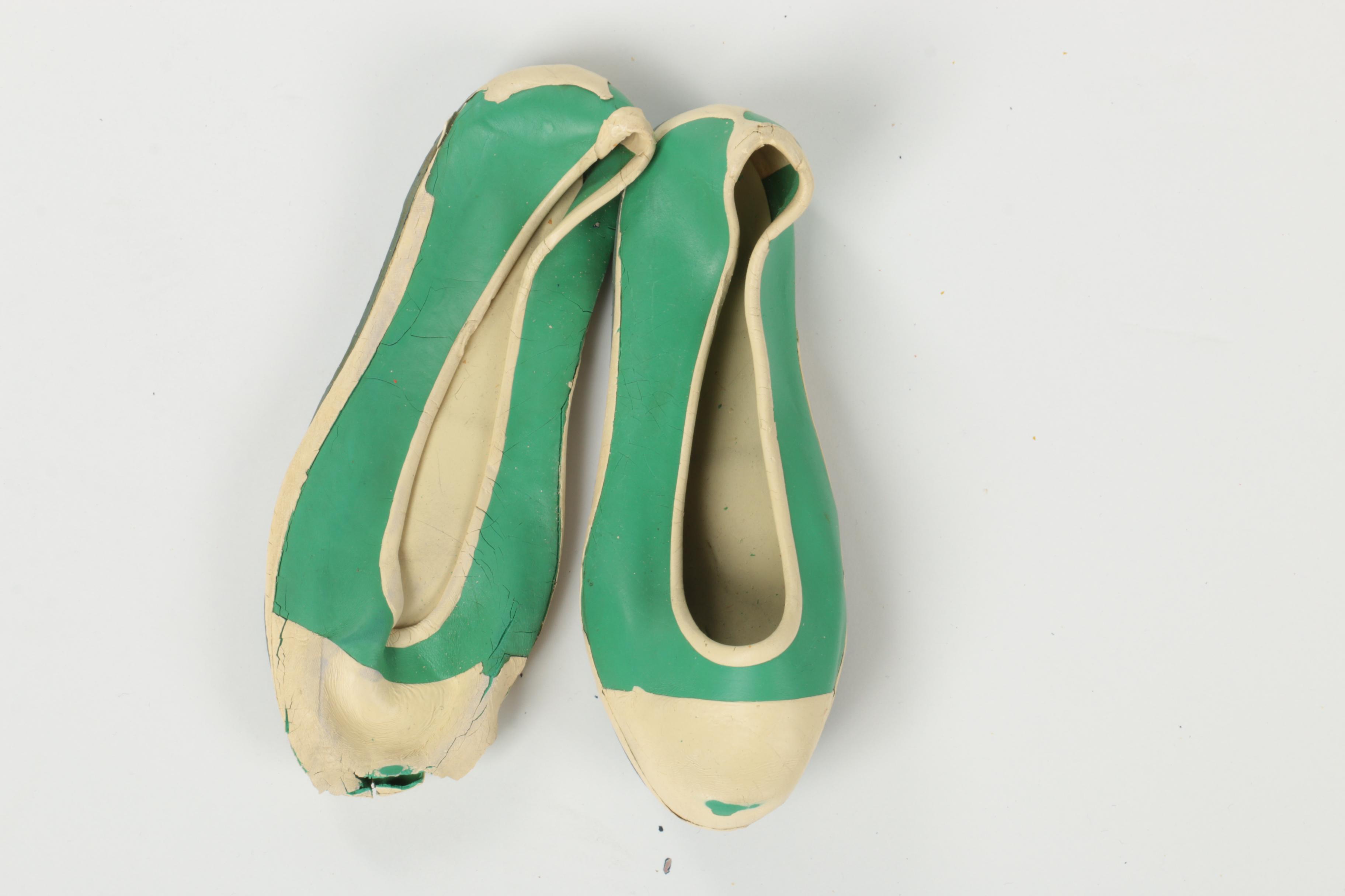 Children's Korean Clothing, Hand-Embroidered Pillowcases, and Accessories