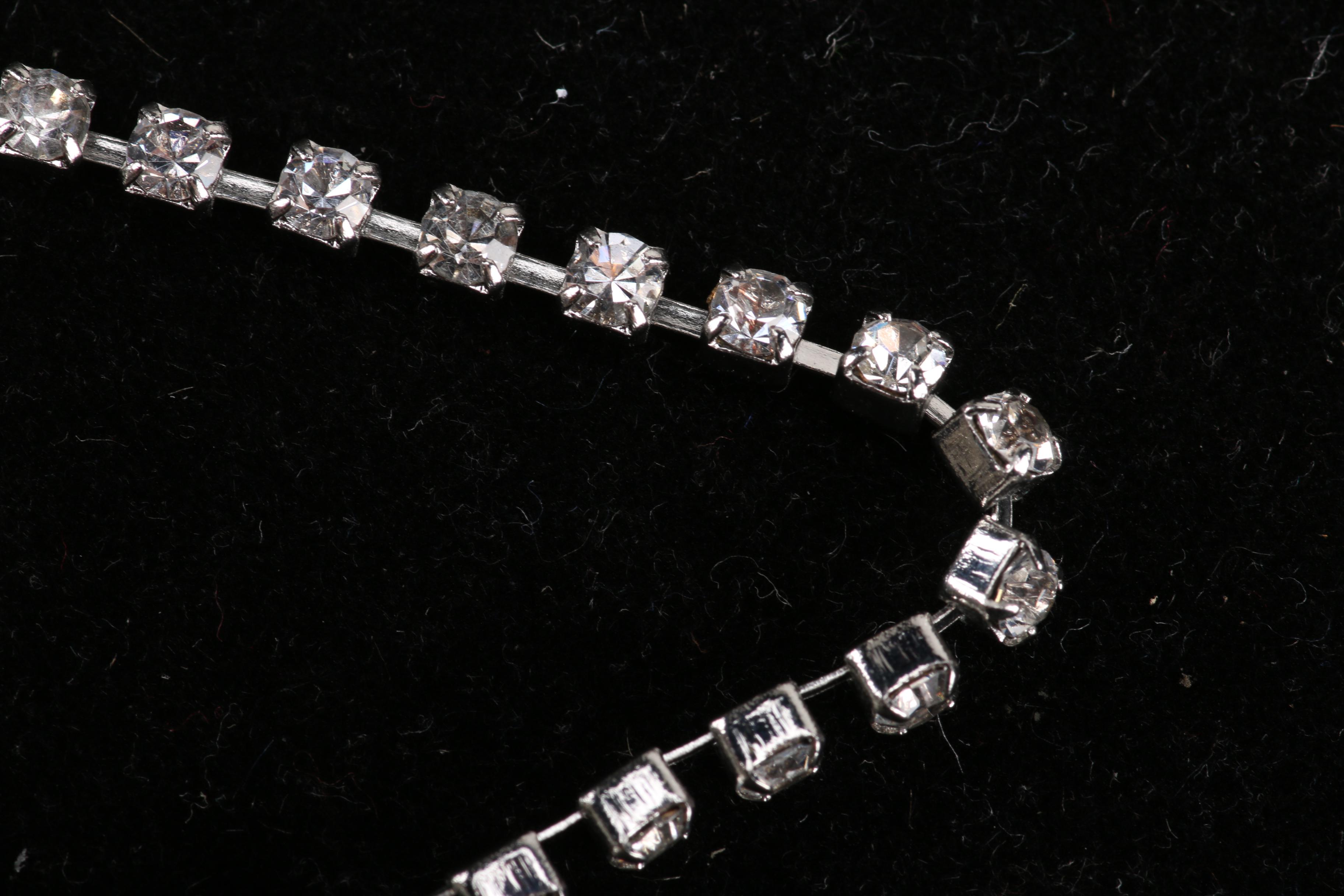 Maiden-Art Silver Tone Chain and Charm Statement Necklace