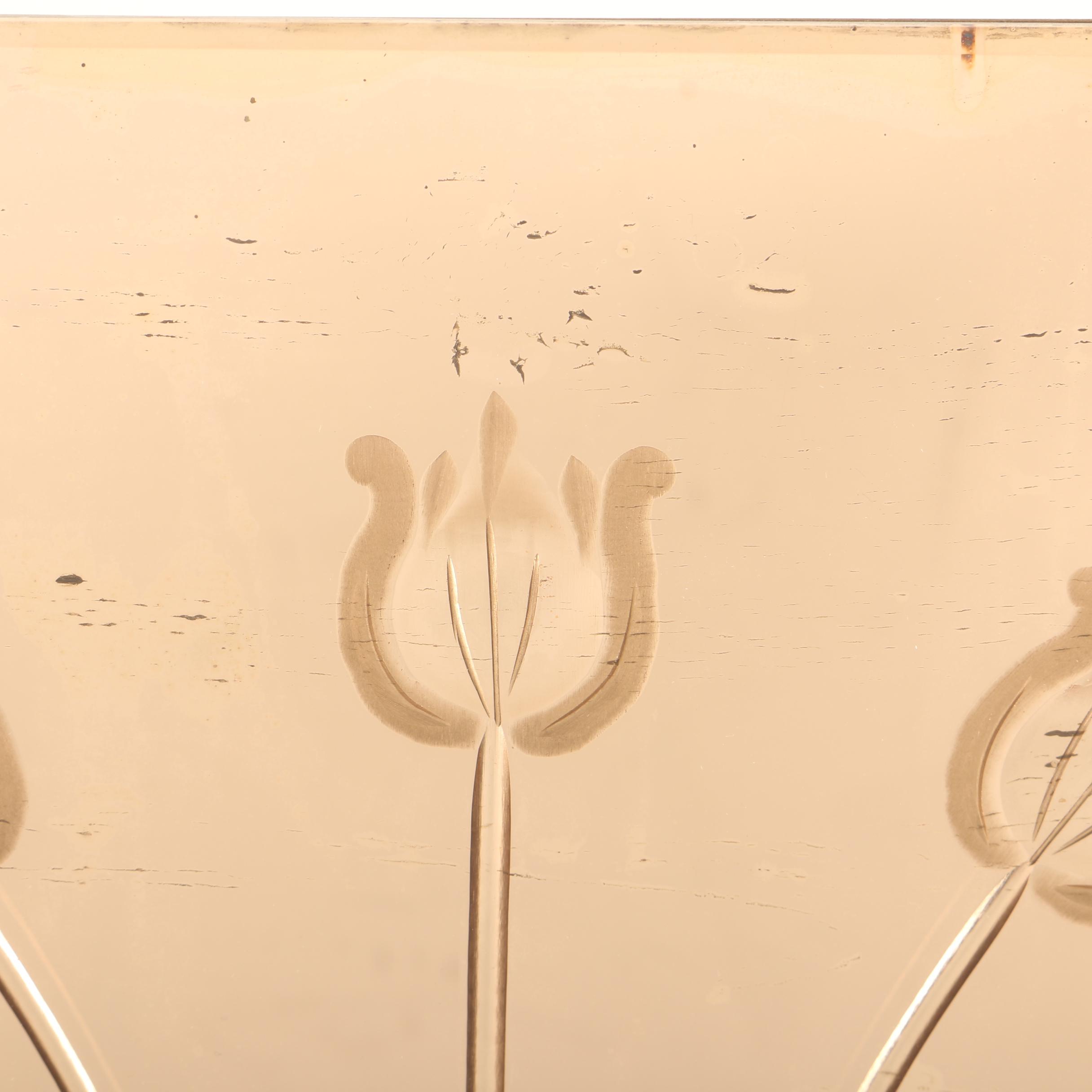 Vintage Tulip-Themed Electric Clock