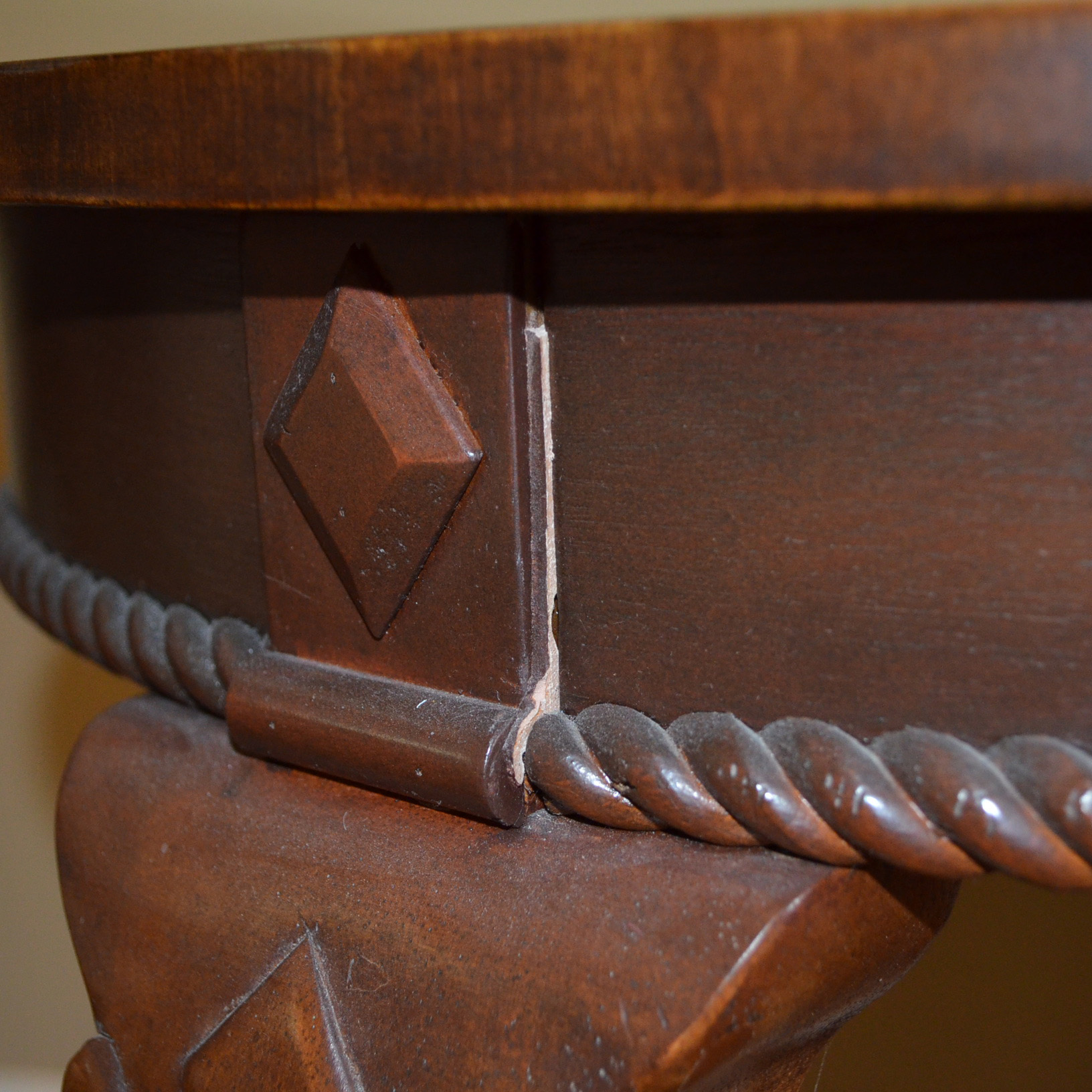 Chippendale Style Round Side Table