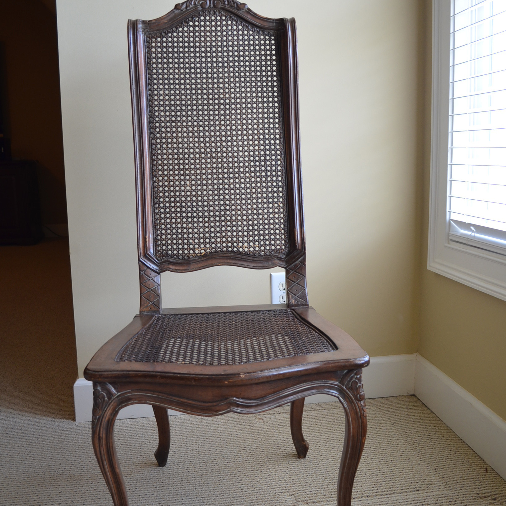 Vintage Queen Anne Style Mahogany Table with Wicker Chair