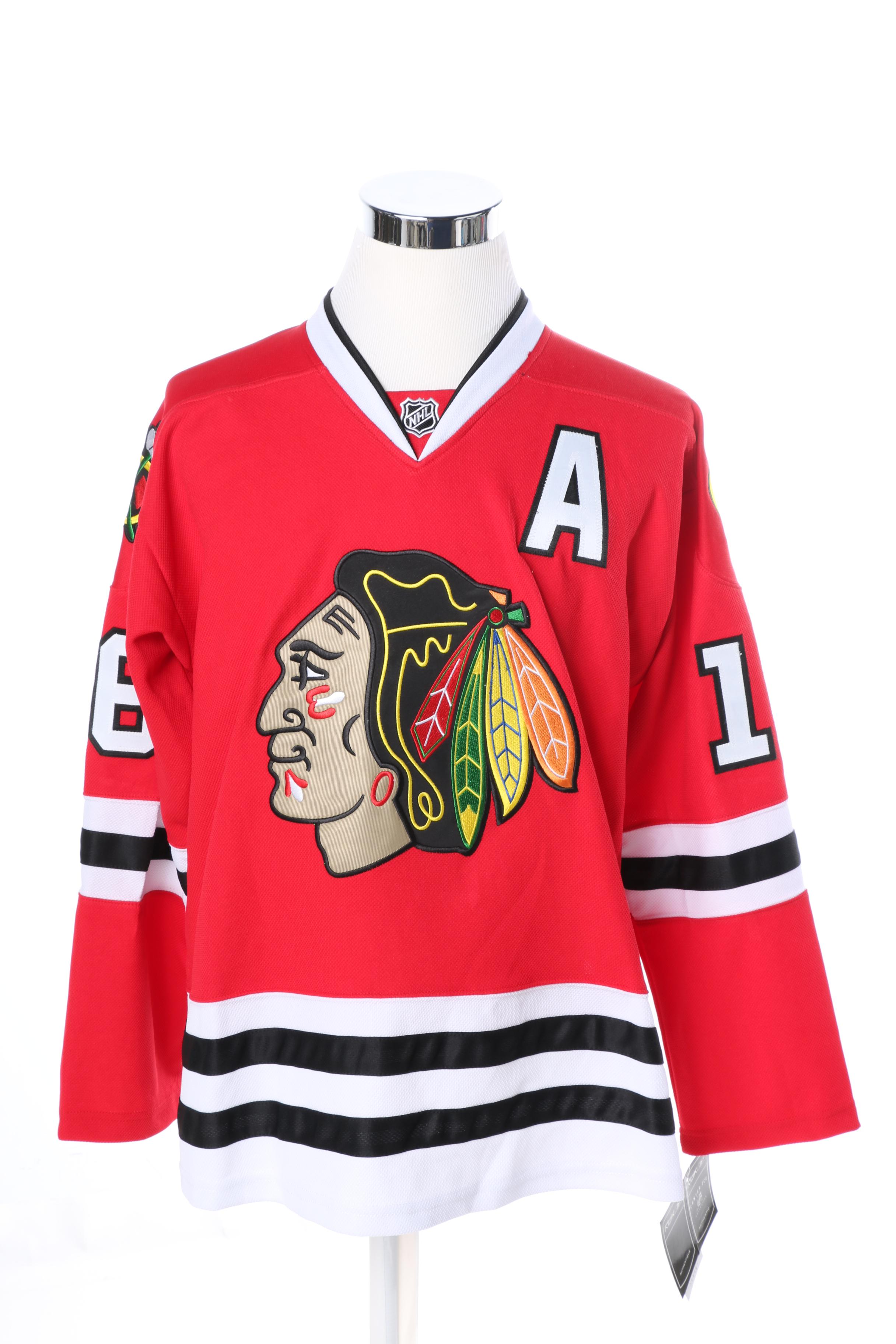 Signed Bobby Hull Blackhawks Jersey and Mug