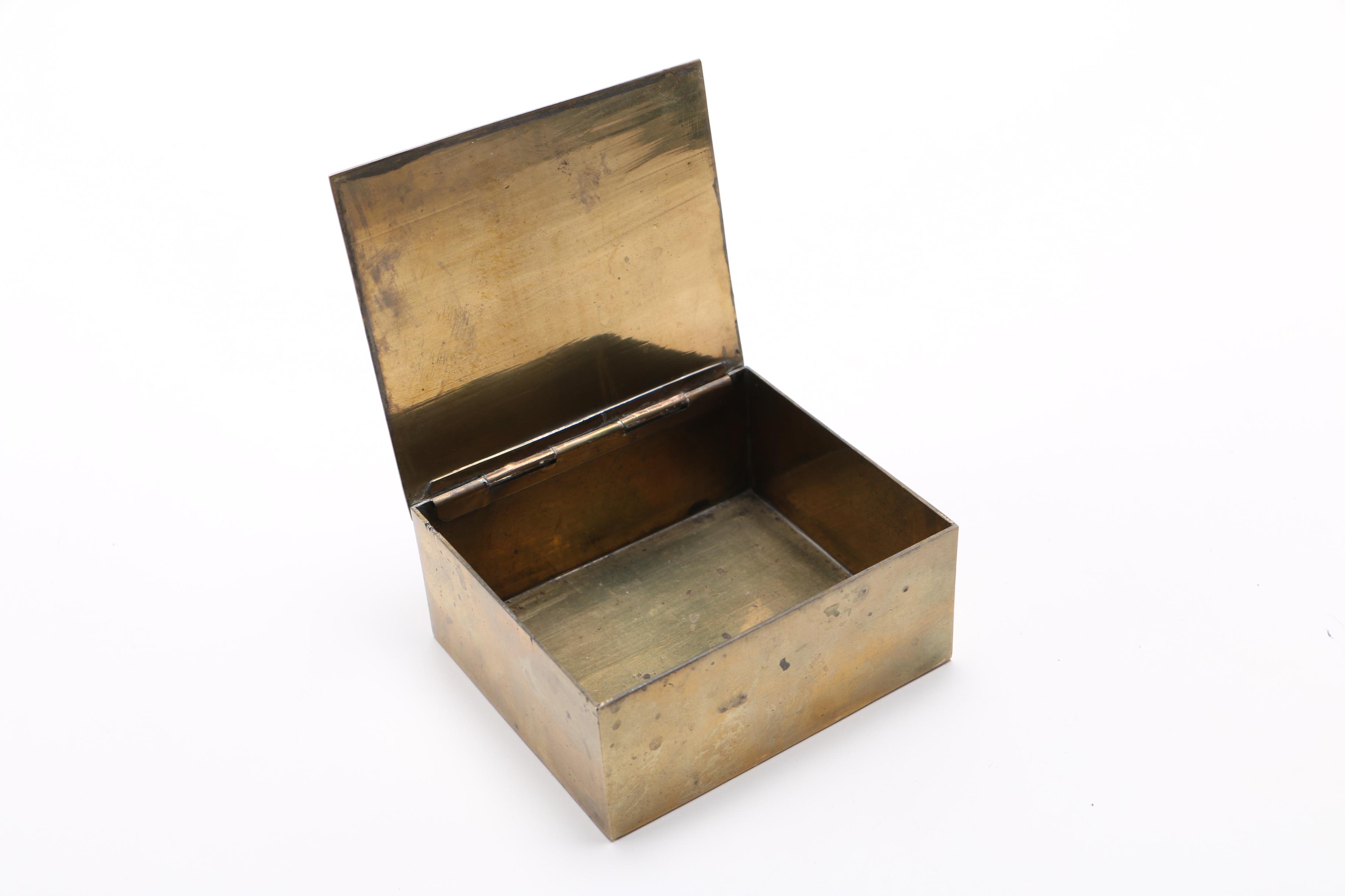 Murano Glass Ash Receiver, Linens and Decorative Box