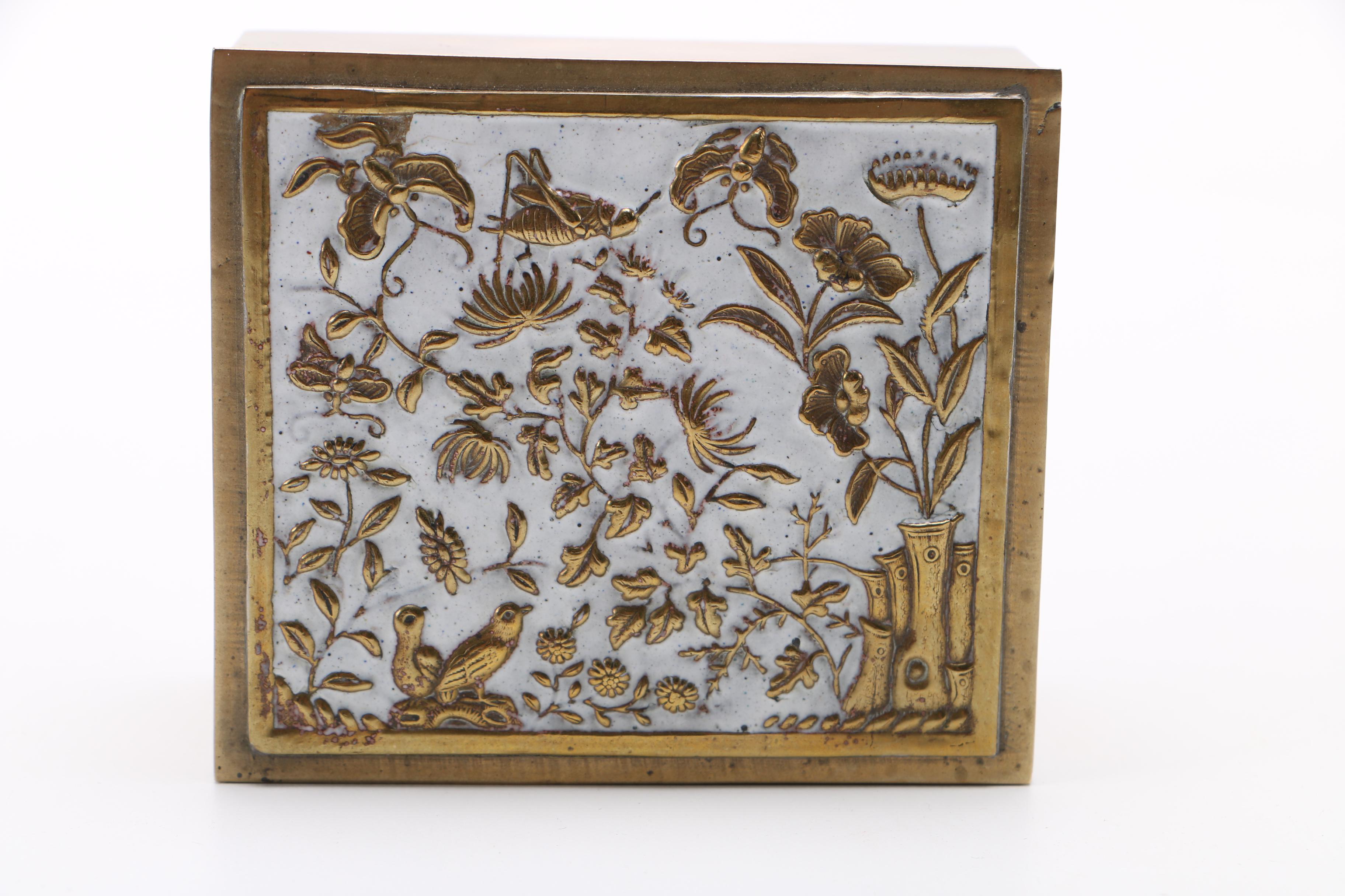 Murano Glass Ash Receiver, Linens and Decorative Box