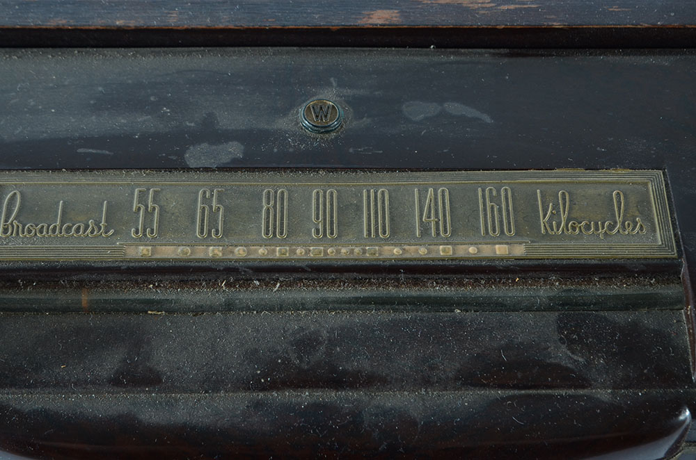 1946 Westinghouse AM H 122 Model Radio and Turntable