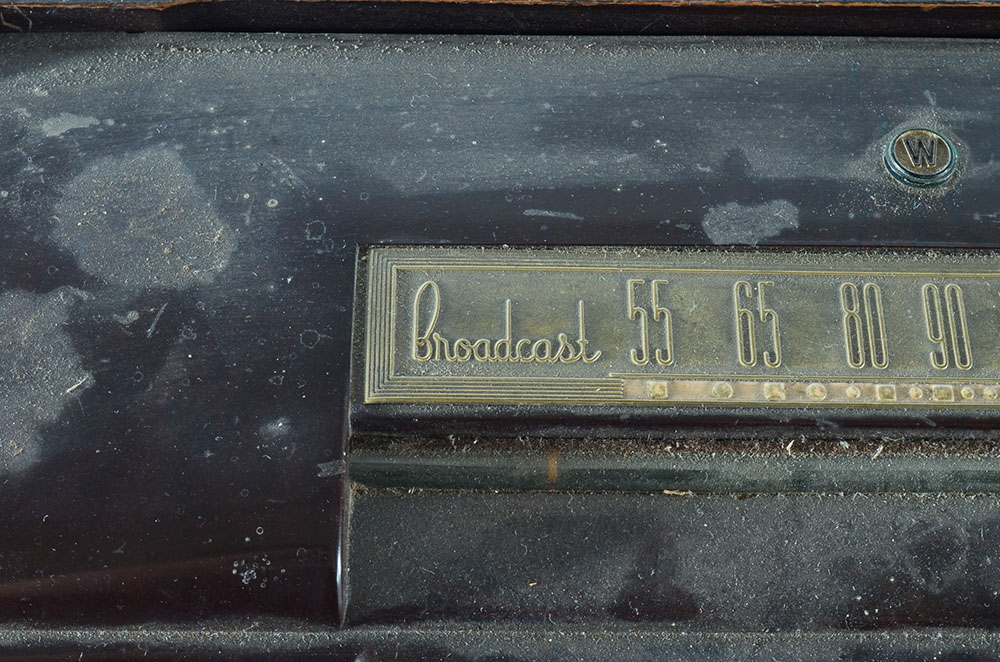 1946 Westinghouse AM H 122 Model Radio and Turntable