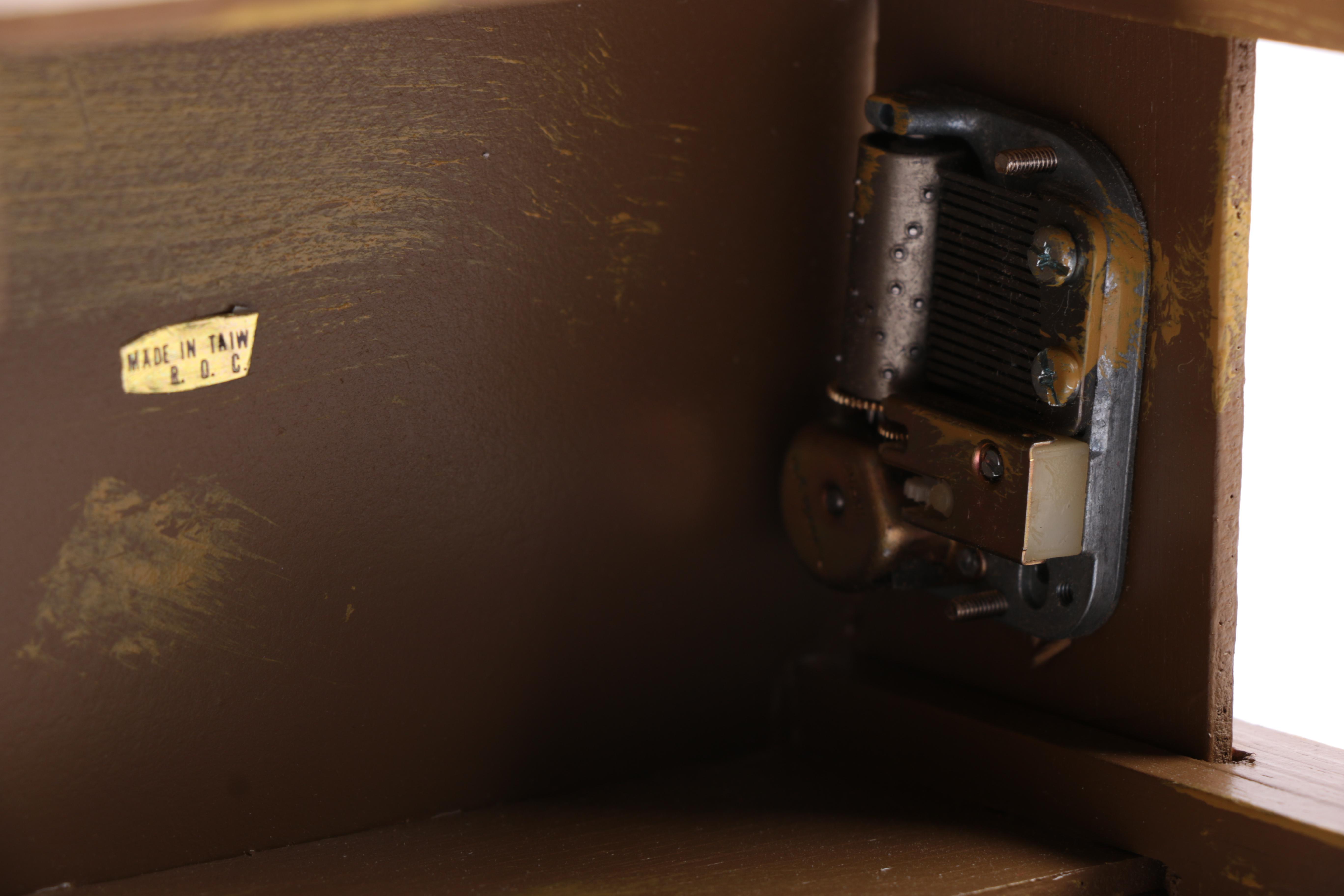 Possible Dreams Clothtique Santa Claus Figurines