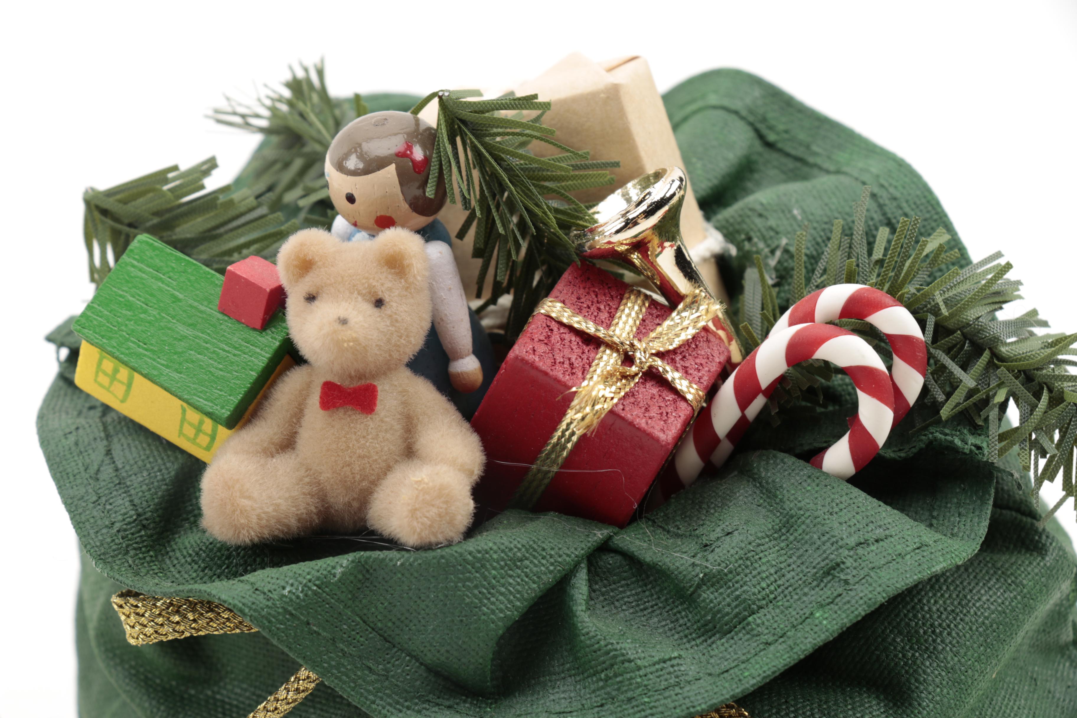 Possible Dreams and Tom Browning Santa Tableau Figurines