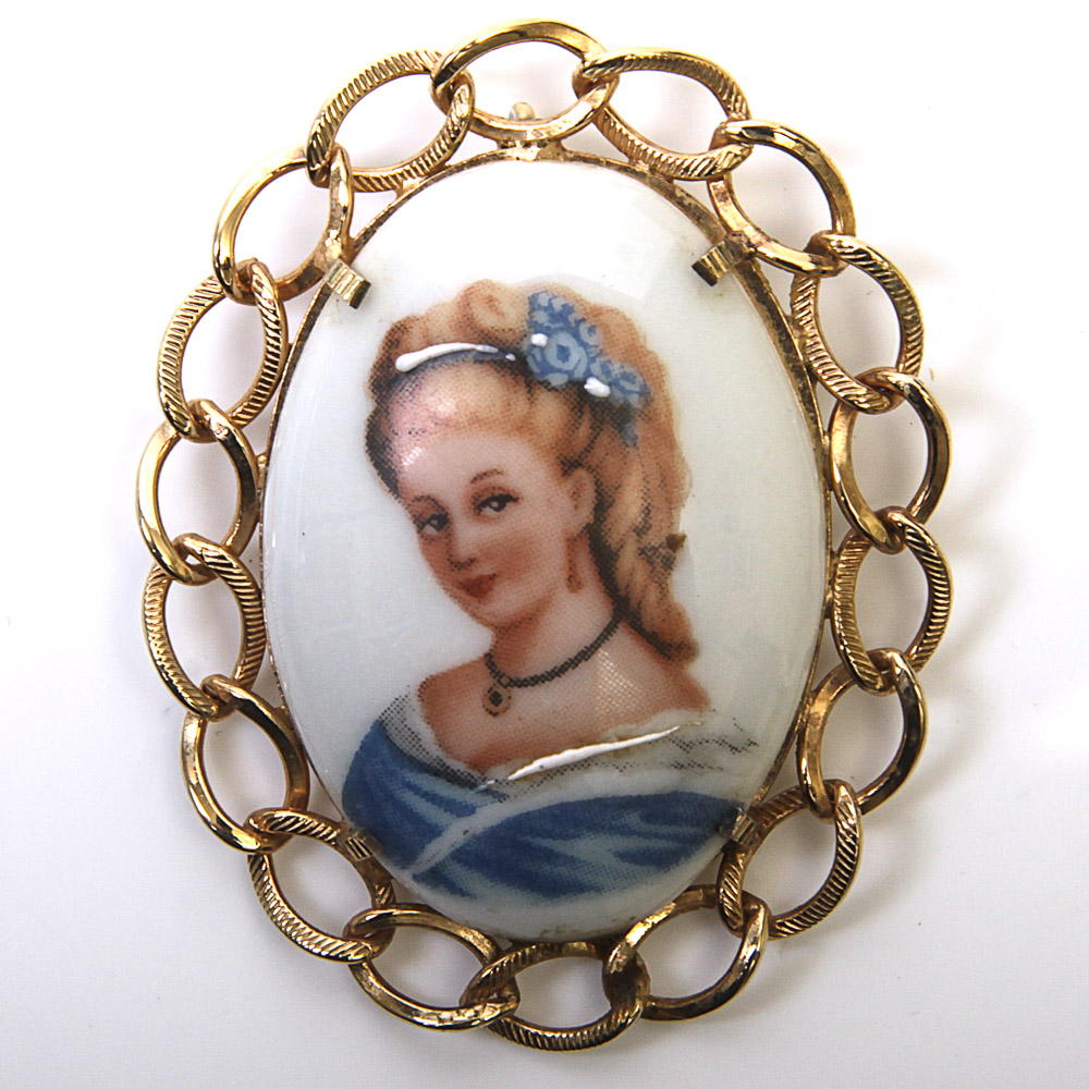 Vintage 14K Gold Pendant with a Limoges Porcelain Cabochon