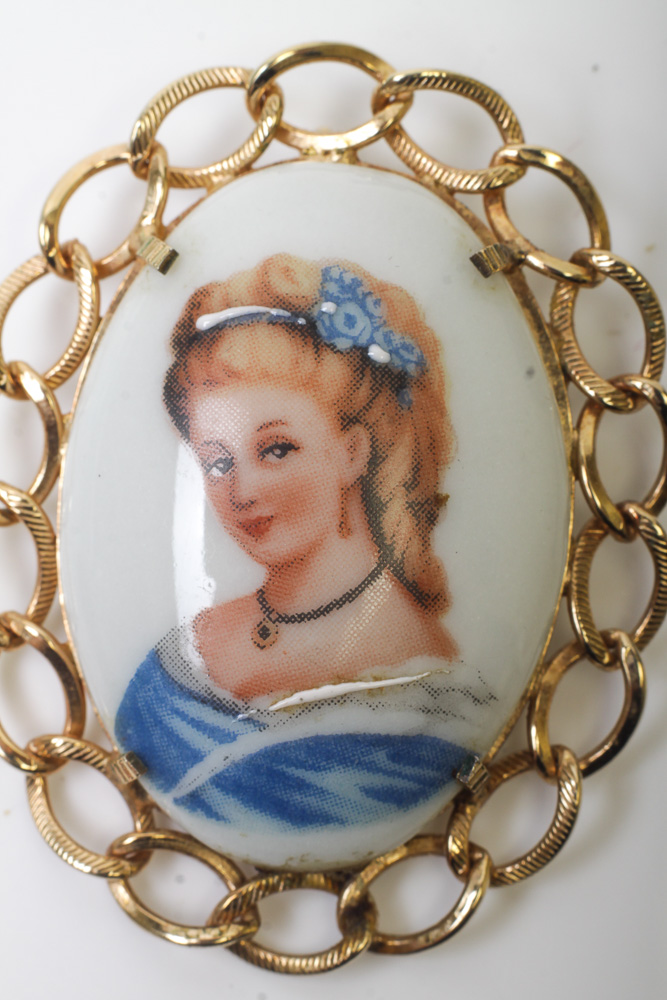 Vintage 14K Gold Pendant with a Limoges Porcelain Cabochon