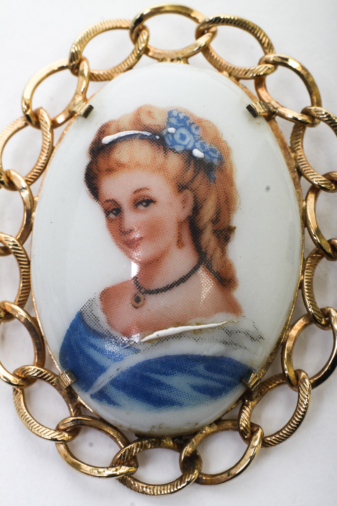 Vintage 14K Gold Pendant with a Limoges Porcelain Cabochon
