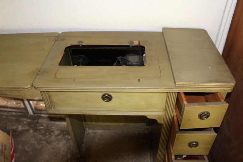 Vintage Singer Sewing Table With Built-in Sewing Machine