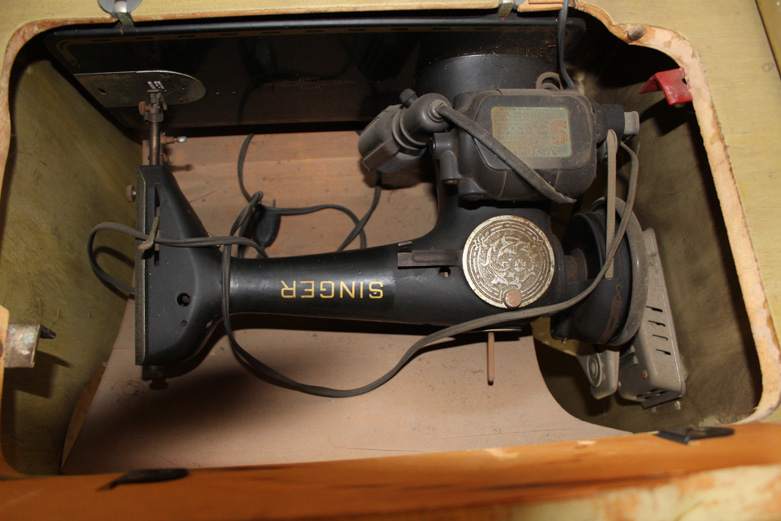 Vintage Singer Sewing Table With Built-in Sewing Machine