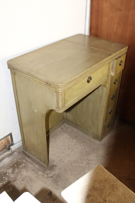 Vintage Singer Sewing Table With Built-in Sewing Machine