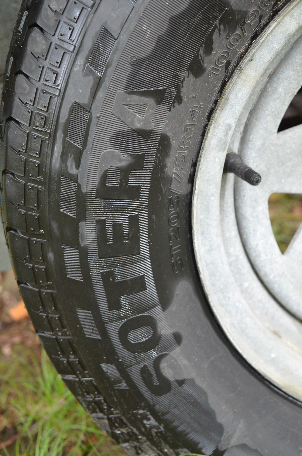 1990s Grady-White Adventure 208 Boat with Yamaha "V6 175" Motor and Trailer