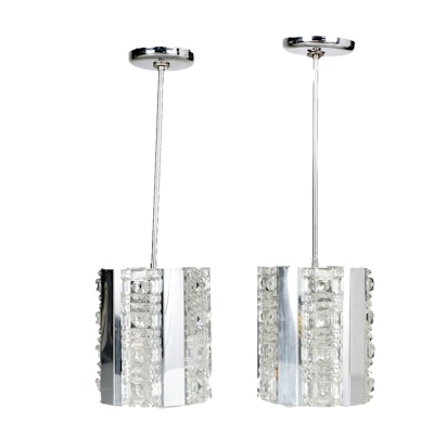 Pair of Hollywood Regency Style Chandeliers Pair of Hollywood Regency Style Chandeliers