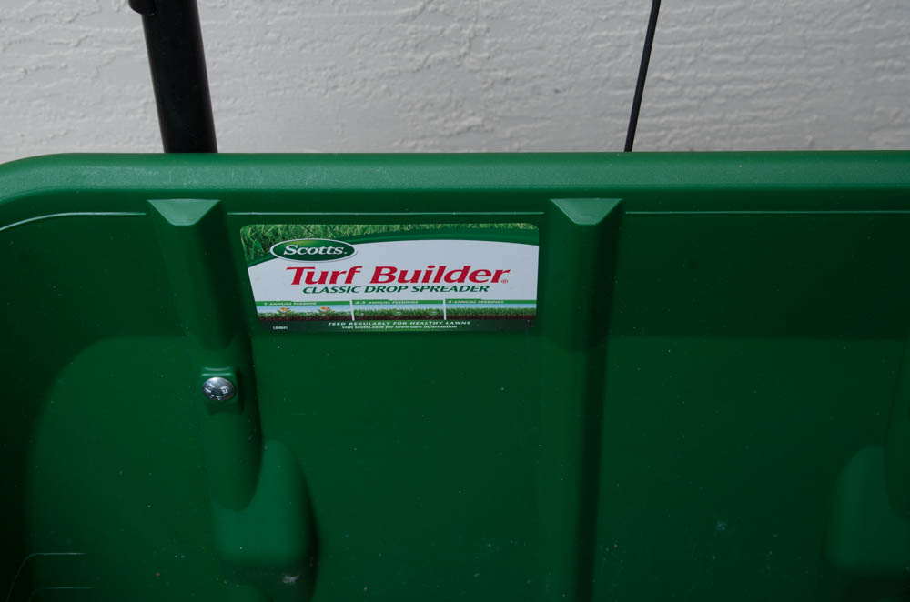 Scotts Turf Builder Classic Drop Seed Spreader