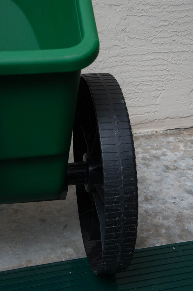 Scotts Turf Builder Classic Drop Seed Spreader