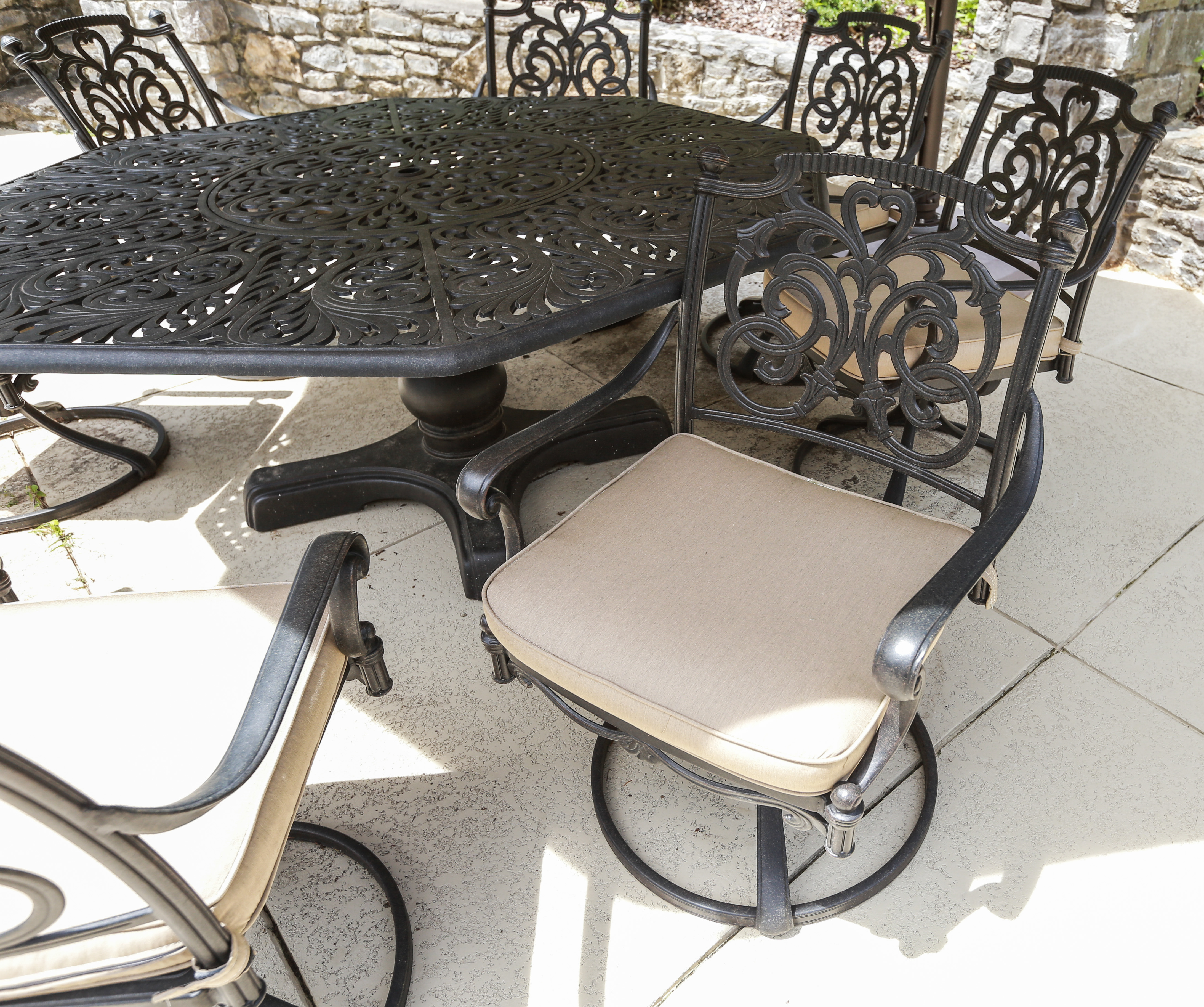 Patio Table with Chairs Set and Cantilever Umbrella