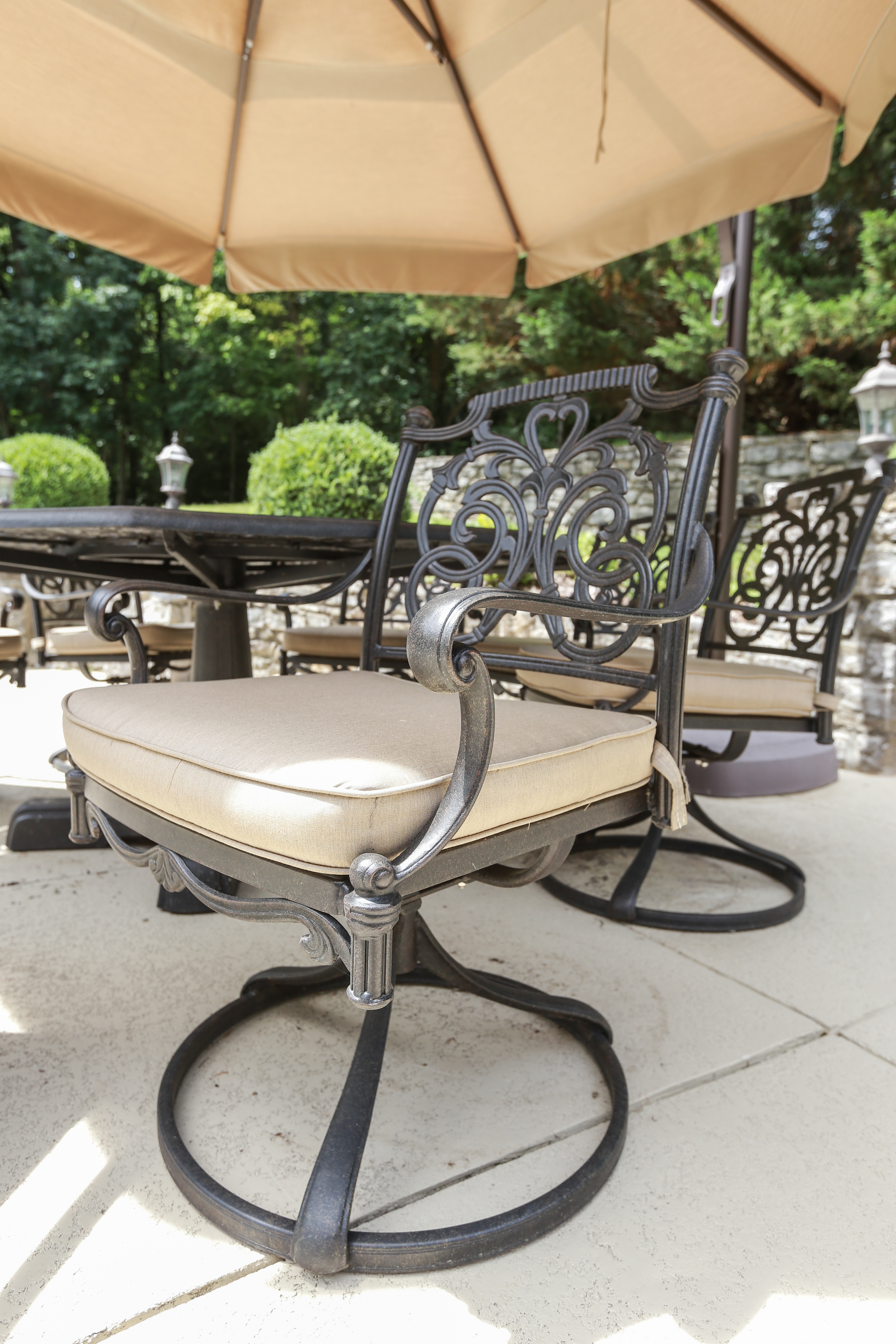 Patio Table with Chairs Set and Cantilever Umbrella