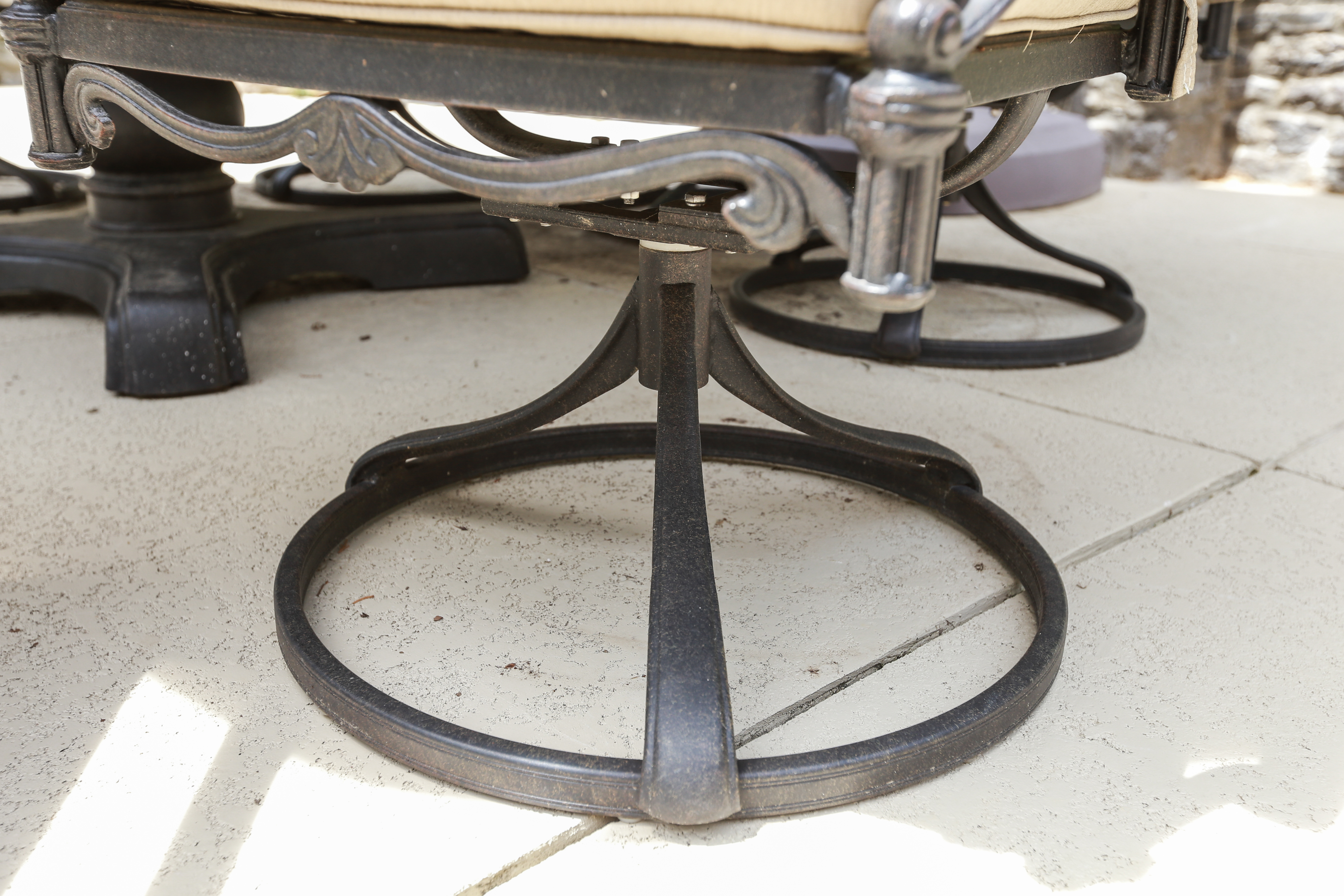 Patio Table with Chairs Set and Cantilever Umbrella