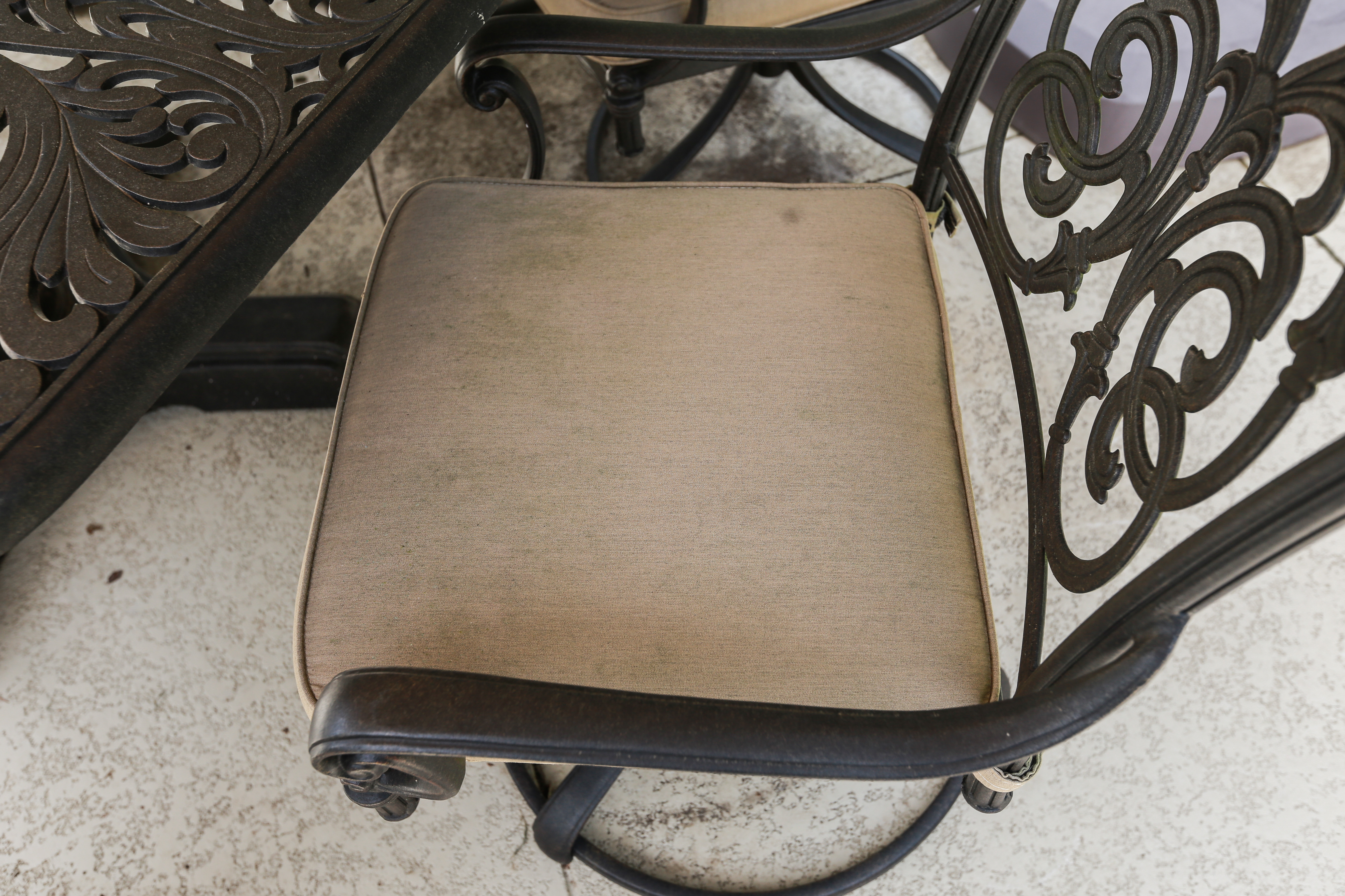 Patio Table with Chairs Set and Cantilever Umbrella