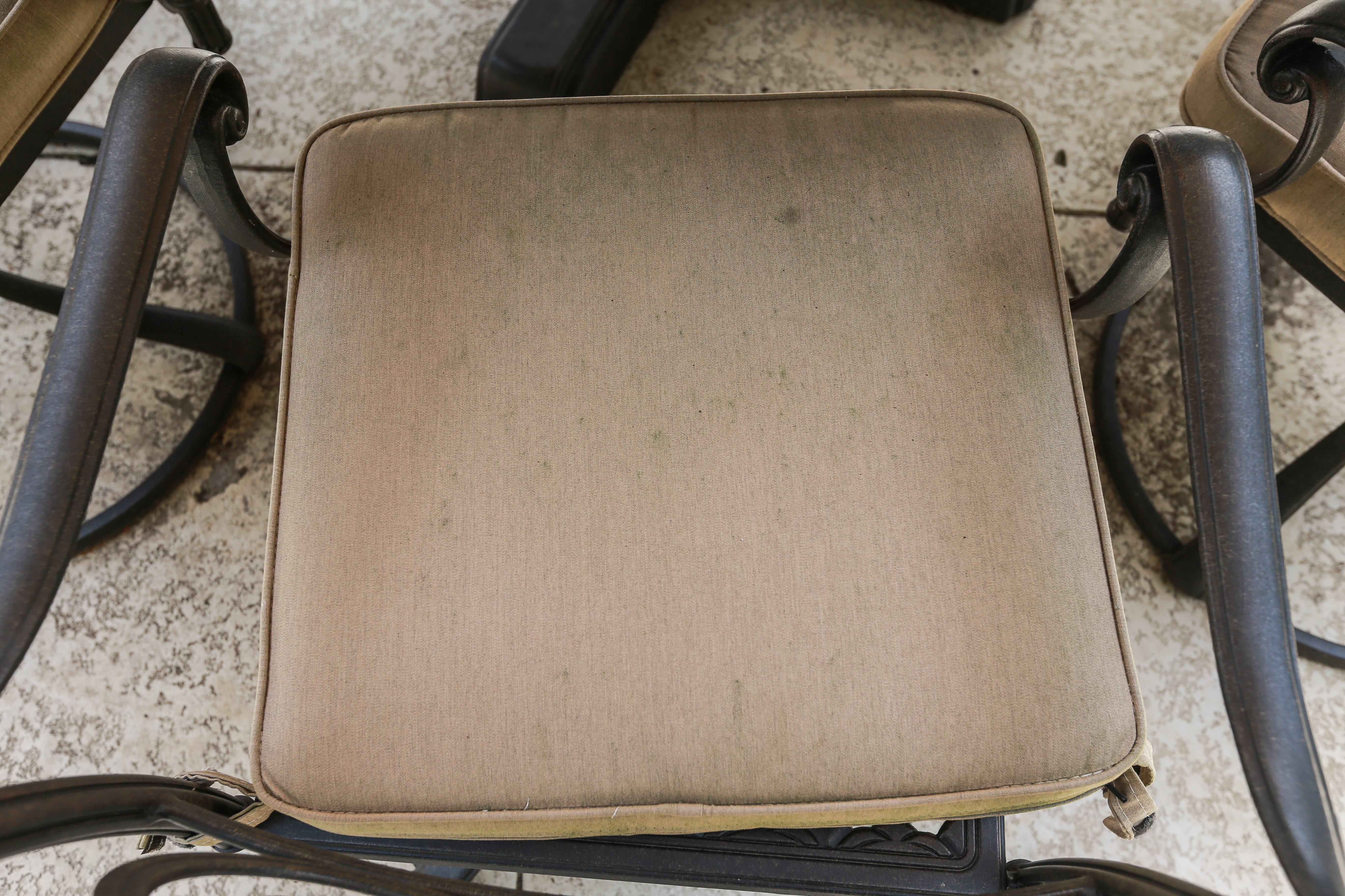 Patio Table with Chairs Set and Cantilever Umbrella