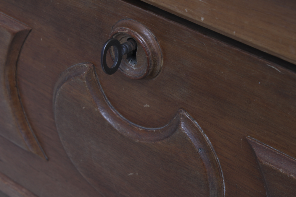 Late 19th Century Victorian Dresser With Mirror