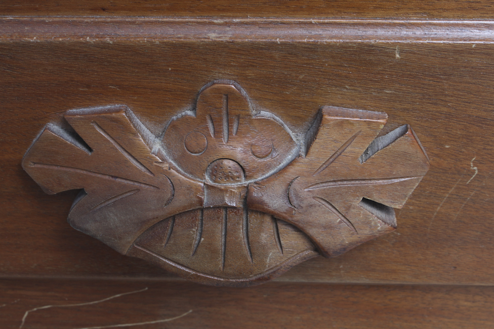 Late 19th Century Victorian Dresser With Mirror