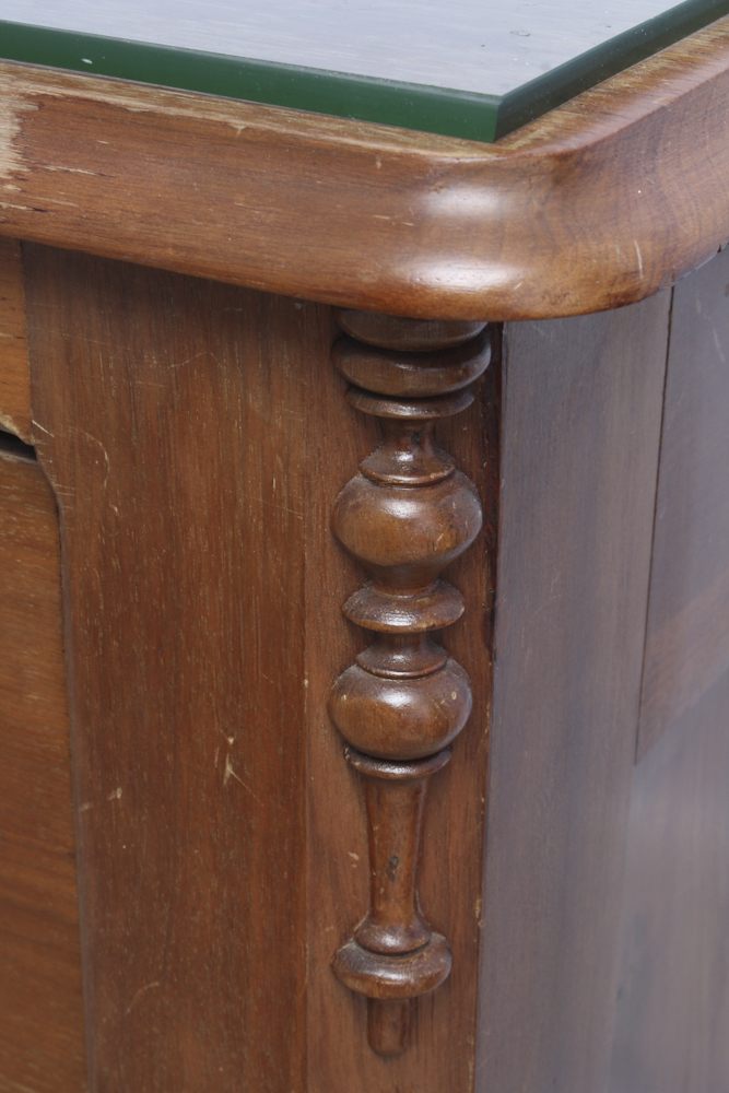 Late 19th Century Victorian Dresser With Mirror